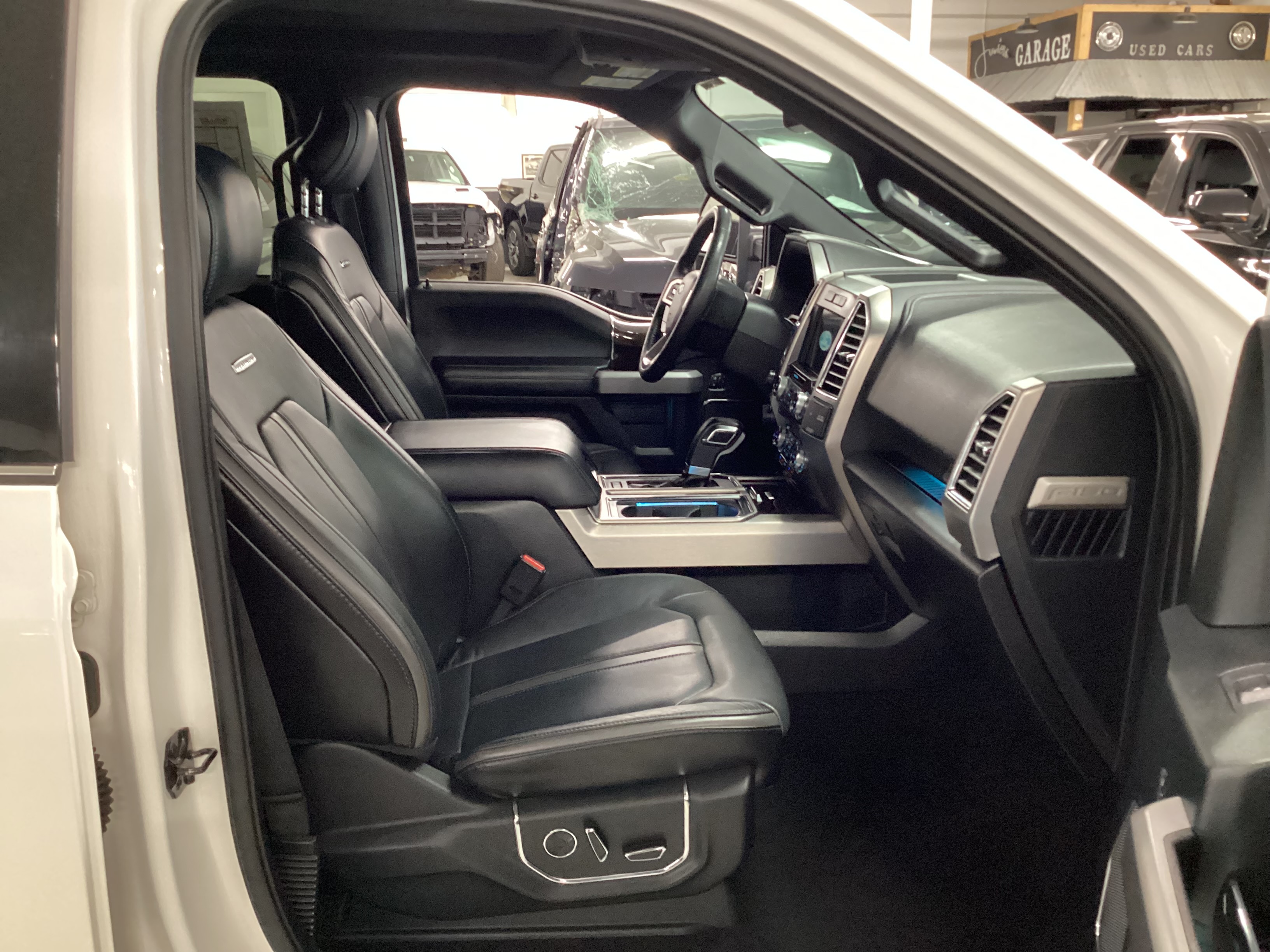 2016 FORD F-150 Platinum SuperCrew 4WD - Image 13