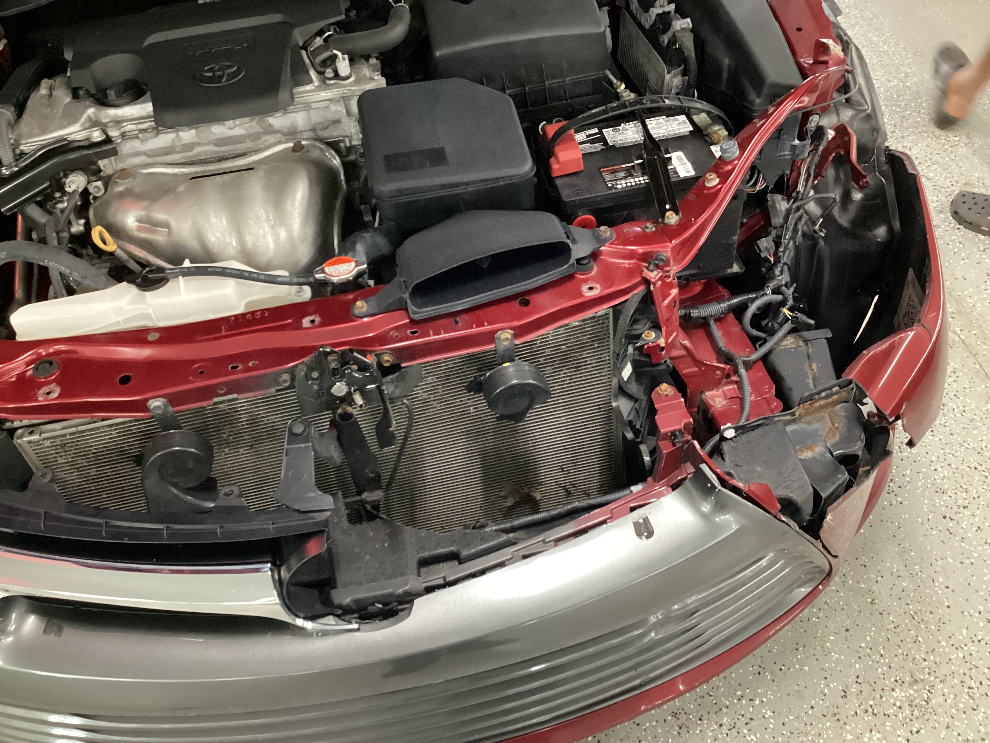 2016 TOYOTA Camry XLE - Image 9