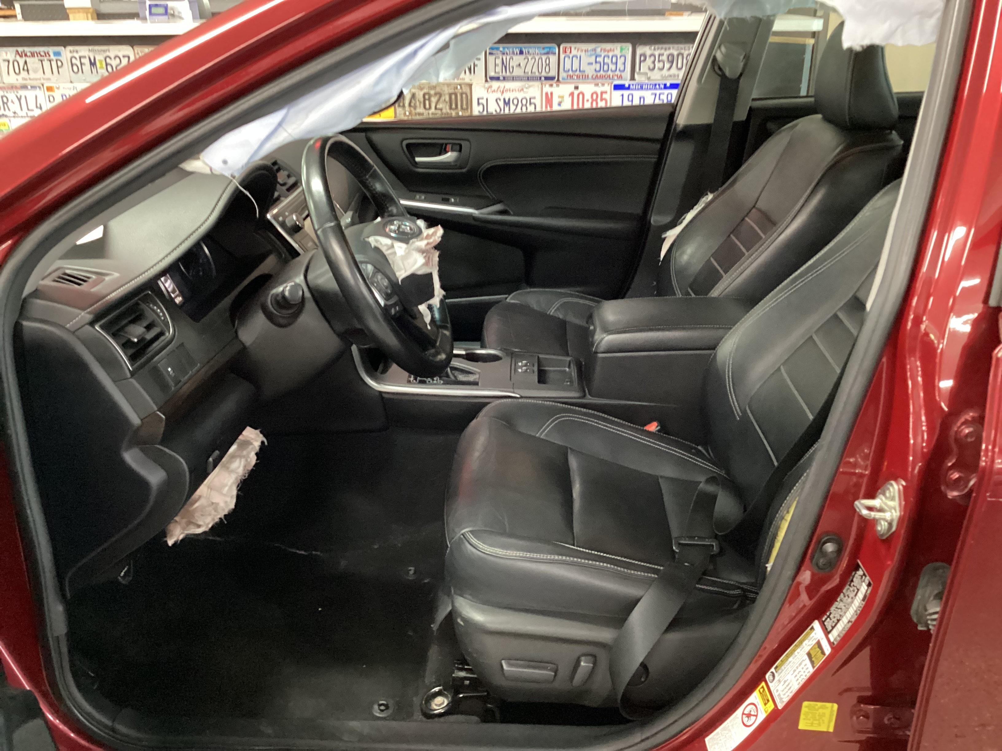 2016 TOYOTA Camry XLE - Image 10