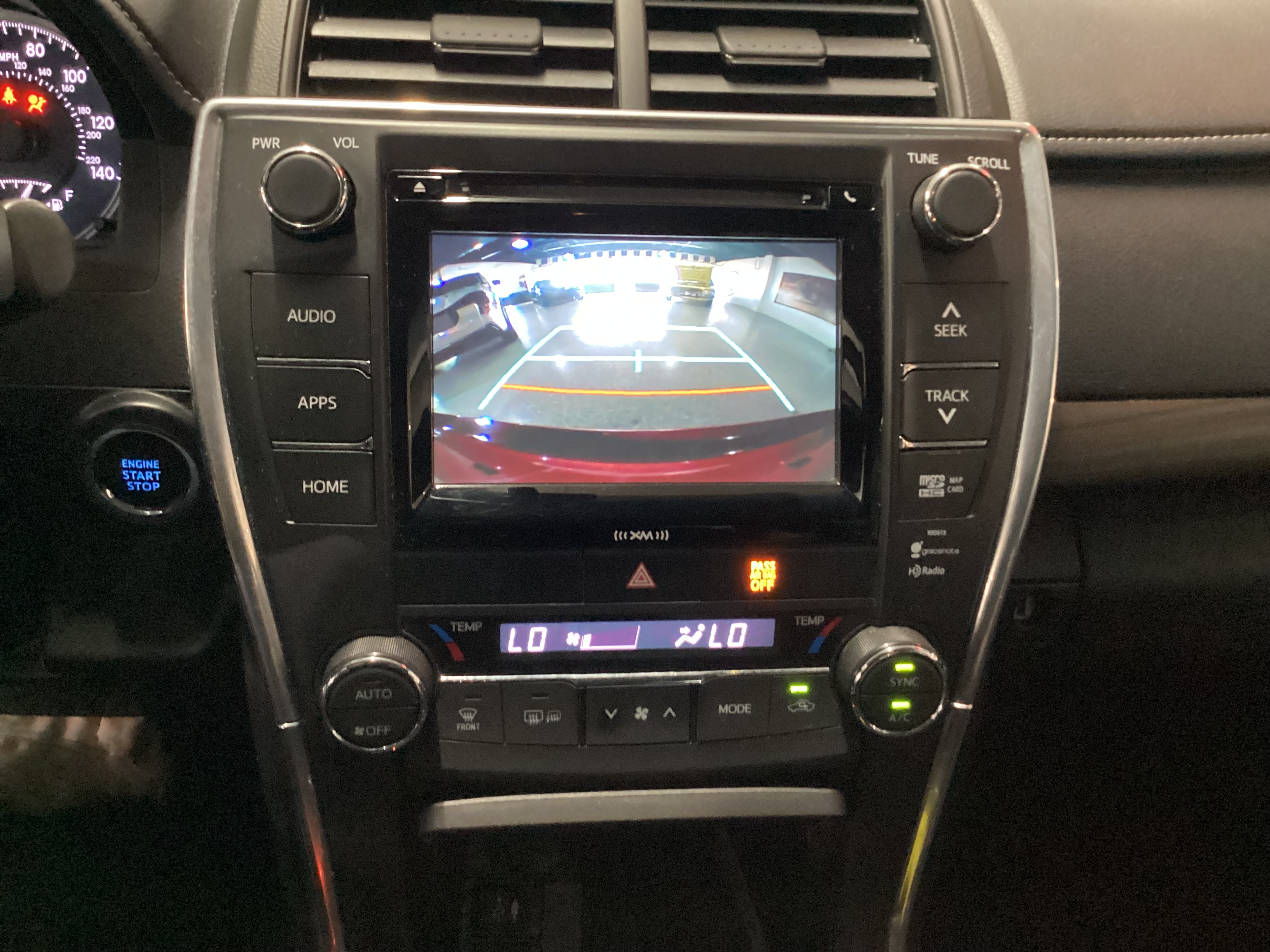 2016 TOYOTA Camry XLE - Image 15