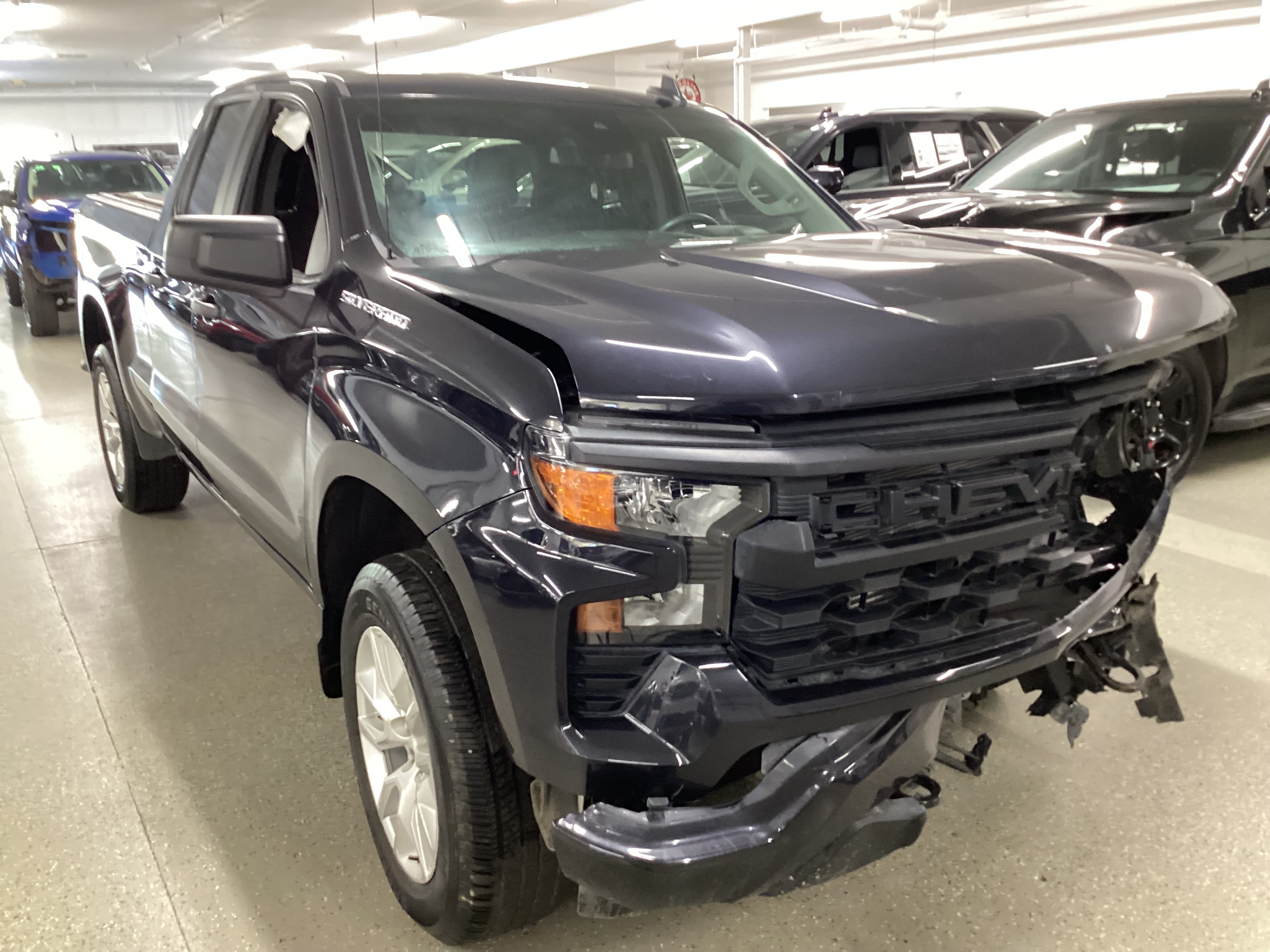 2023 CHEVROLET Silverado Custom 4WD Double Cab - Image 4