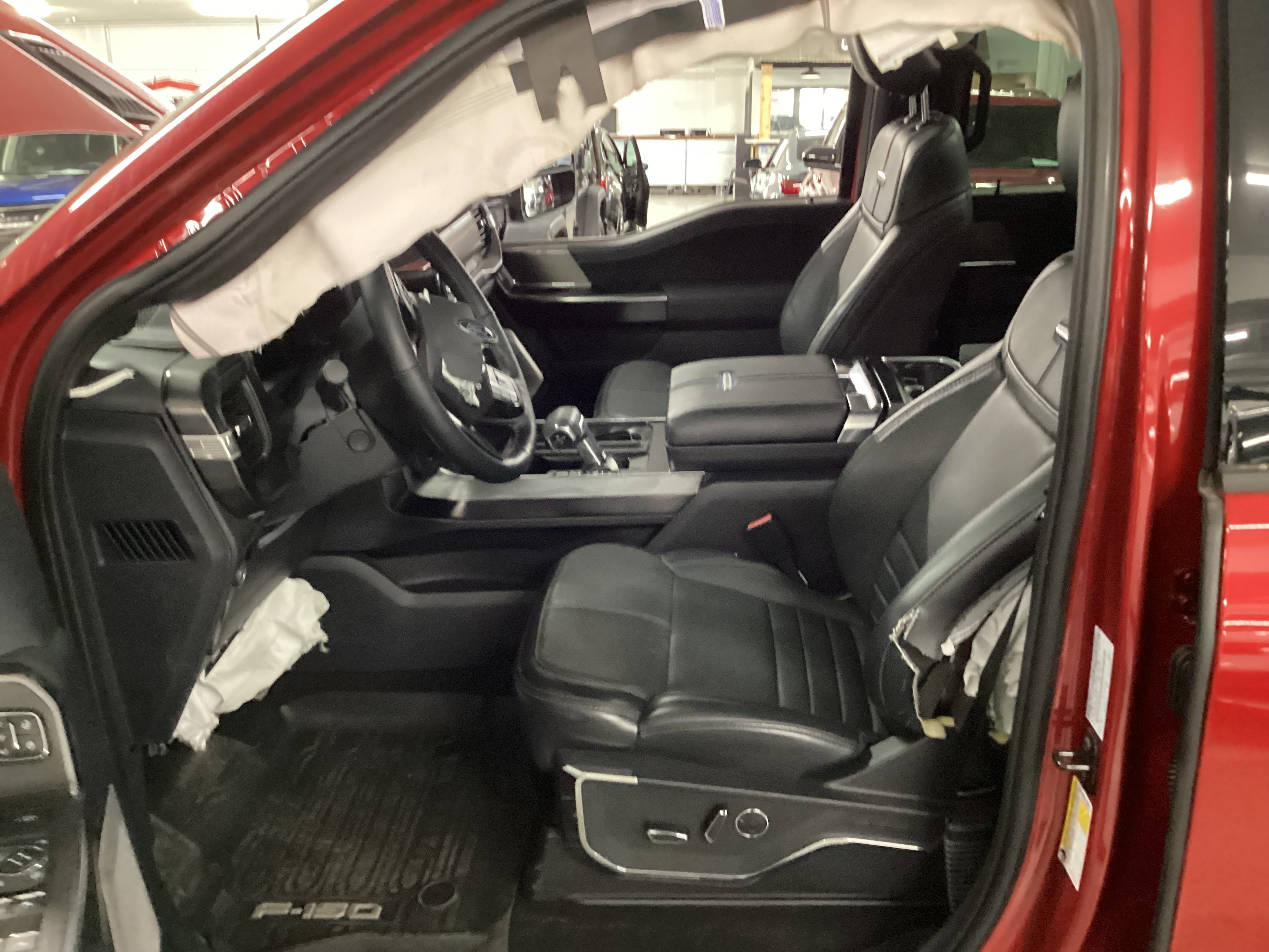 2025 FORD F-150 SuperCrew Platinum 4WD - Image 9