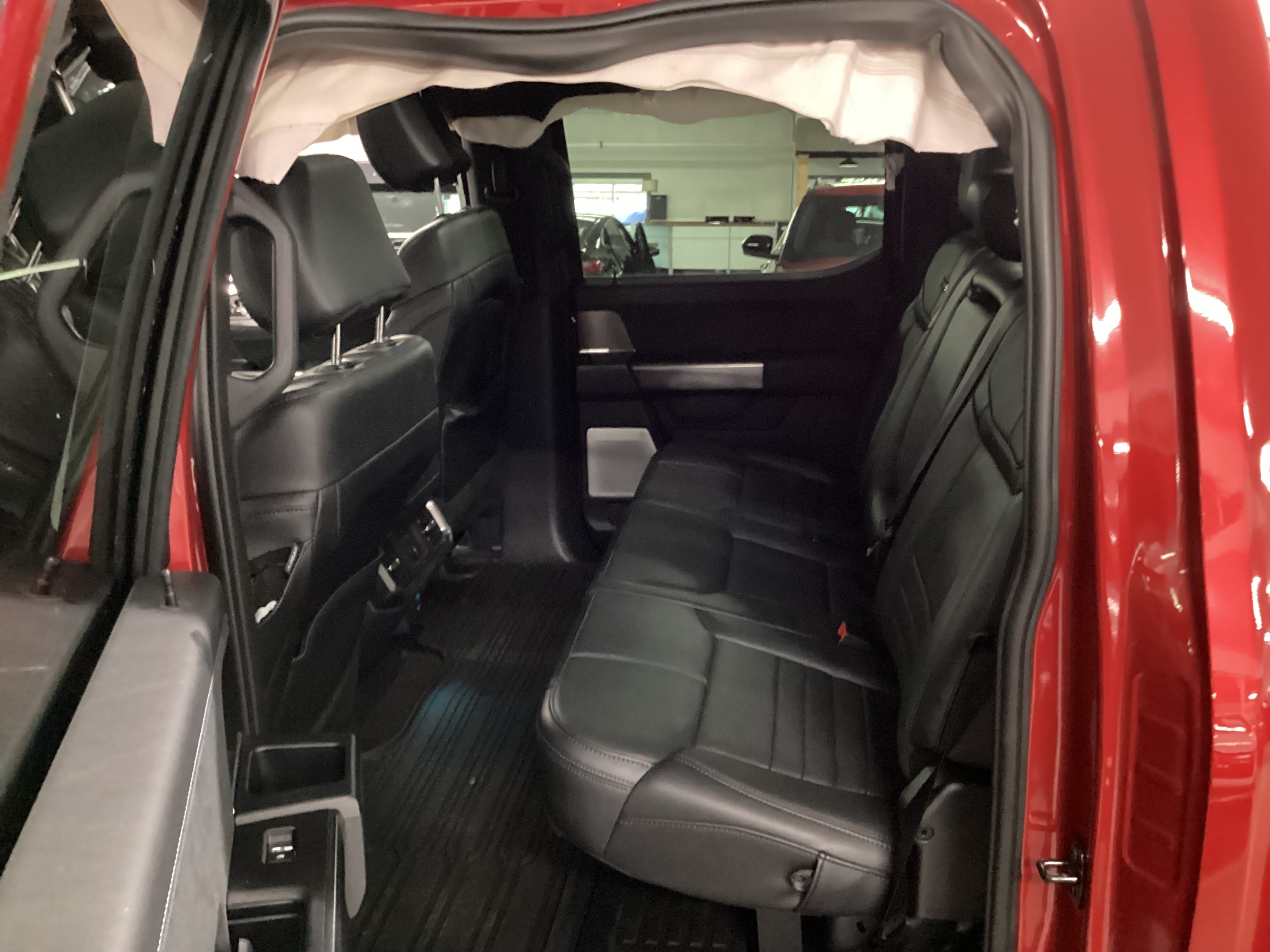 2025 FORD F-150 SuperCrew Platinum 4WD - Image 10