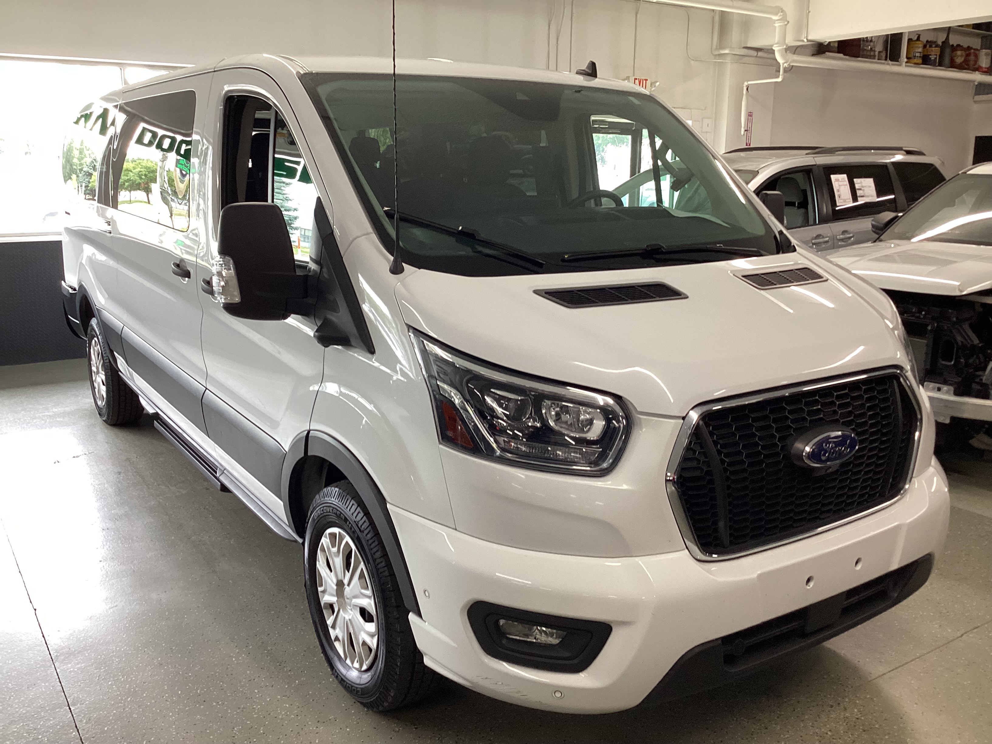 2023 FORD Transit 350 LR Passenger Van XLT - Image 4