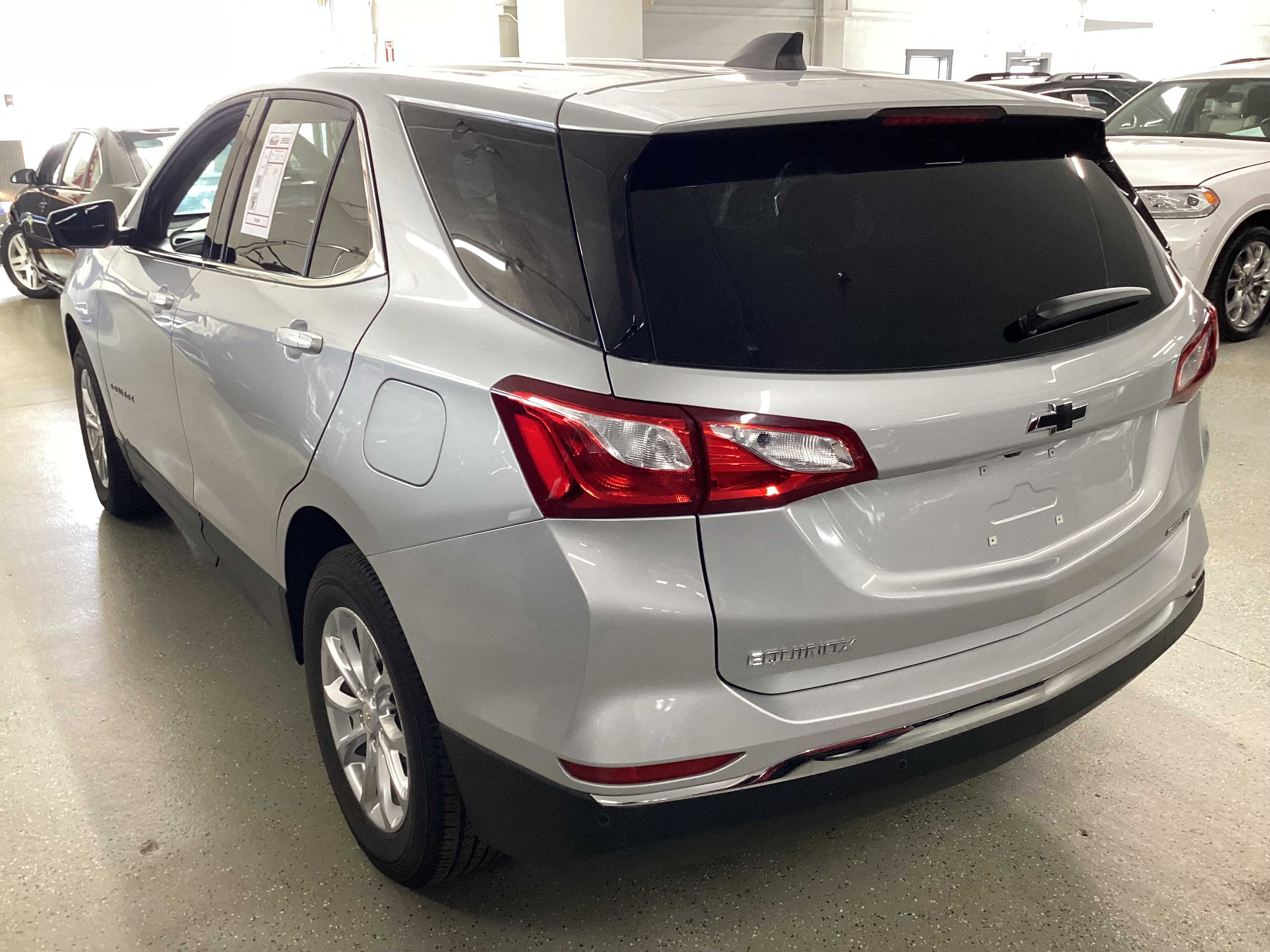 2020 CHEVROLET Equinox LT AWD - Image 2