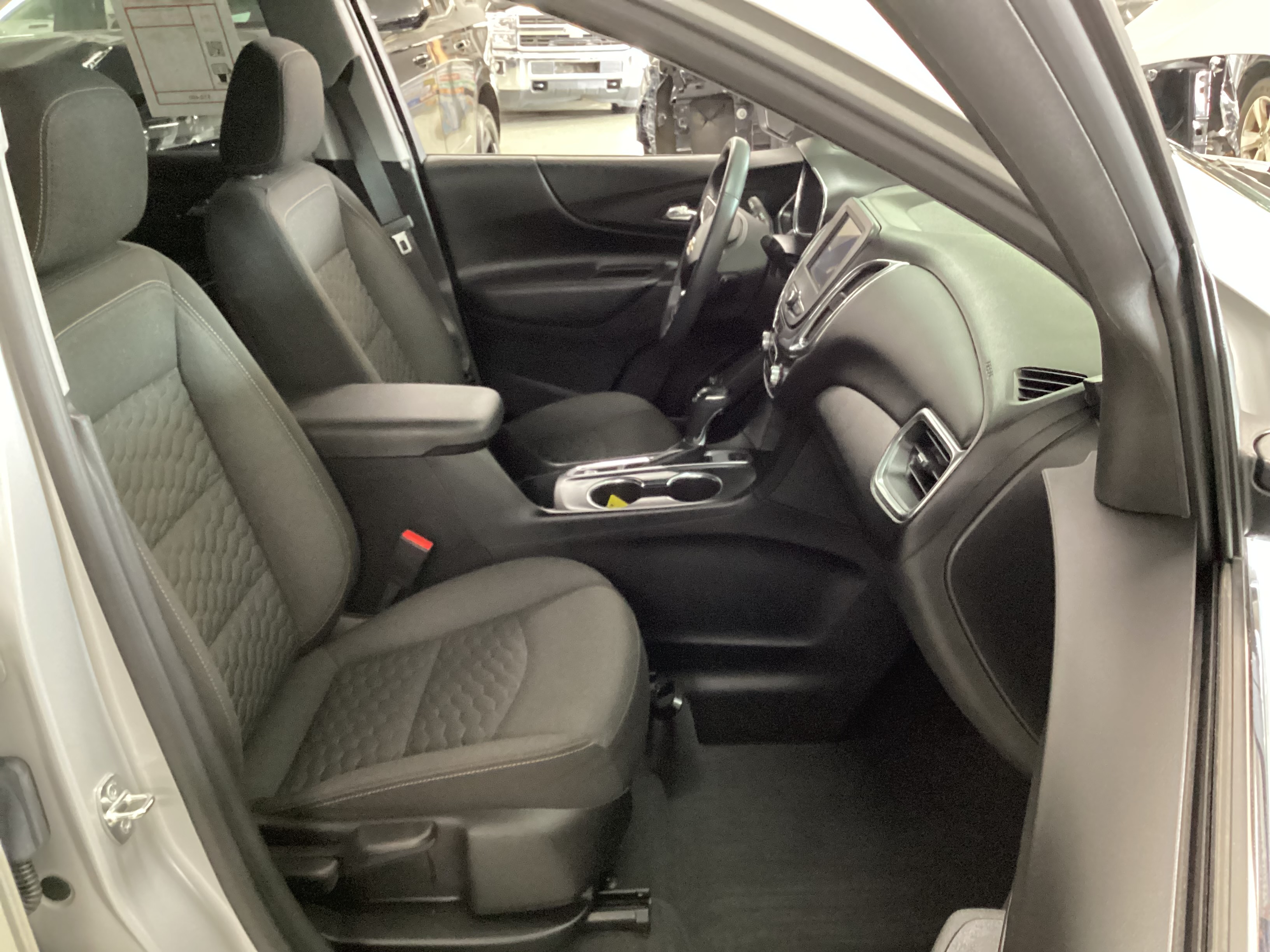 2020 CHEVROLET Equinox LT AWD - Image 12