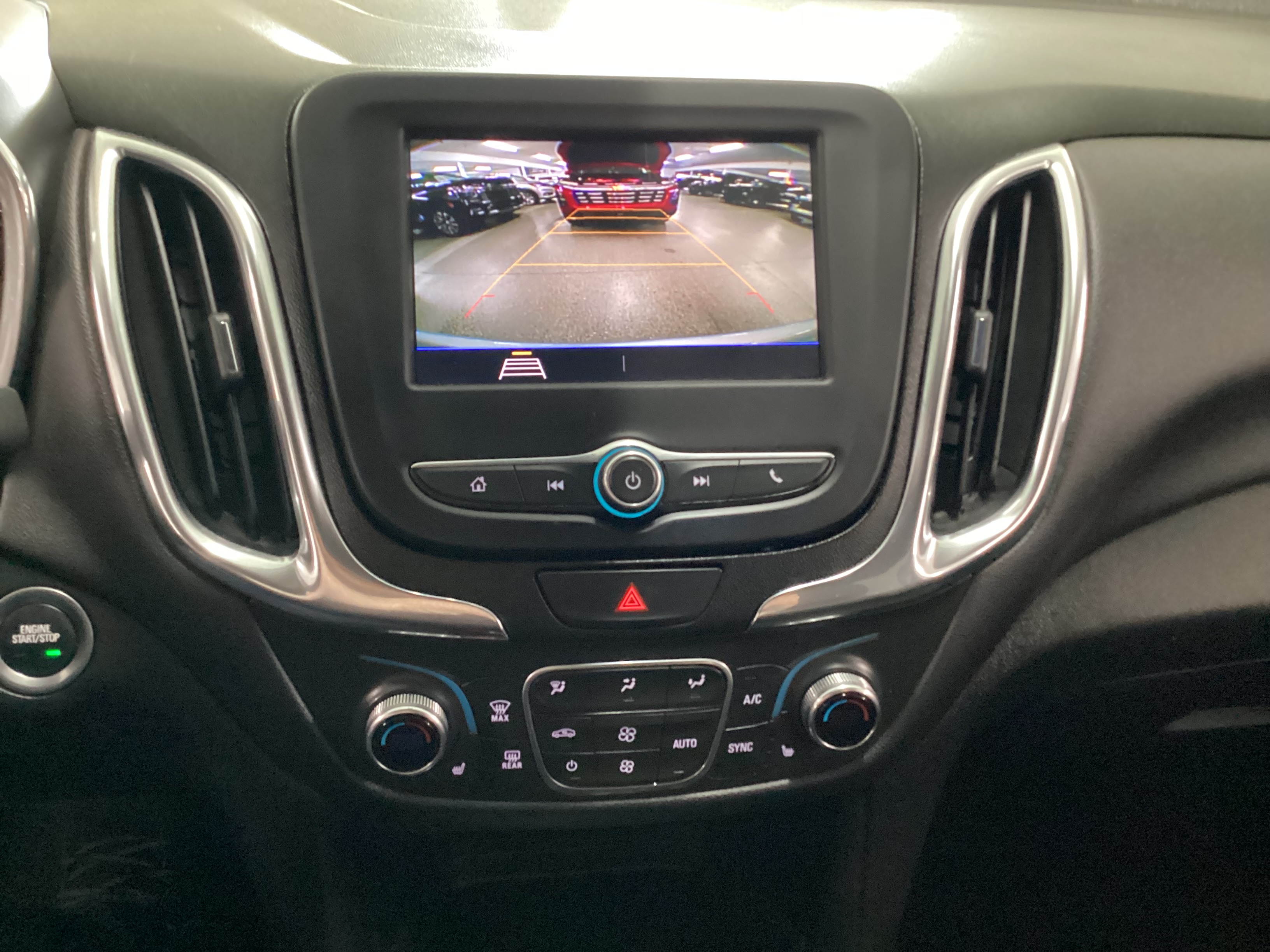 2020 CHEVROLET Equinox LT AWD - Image 14