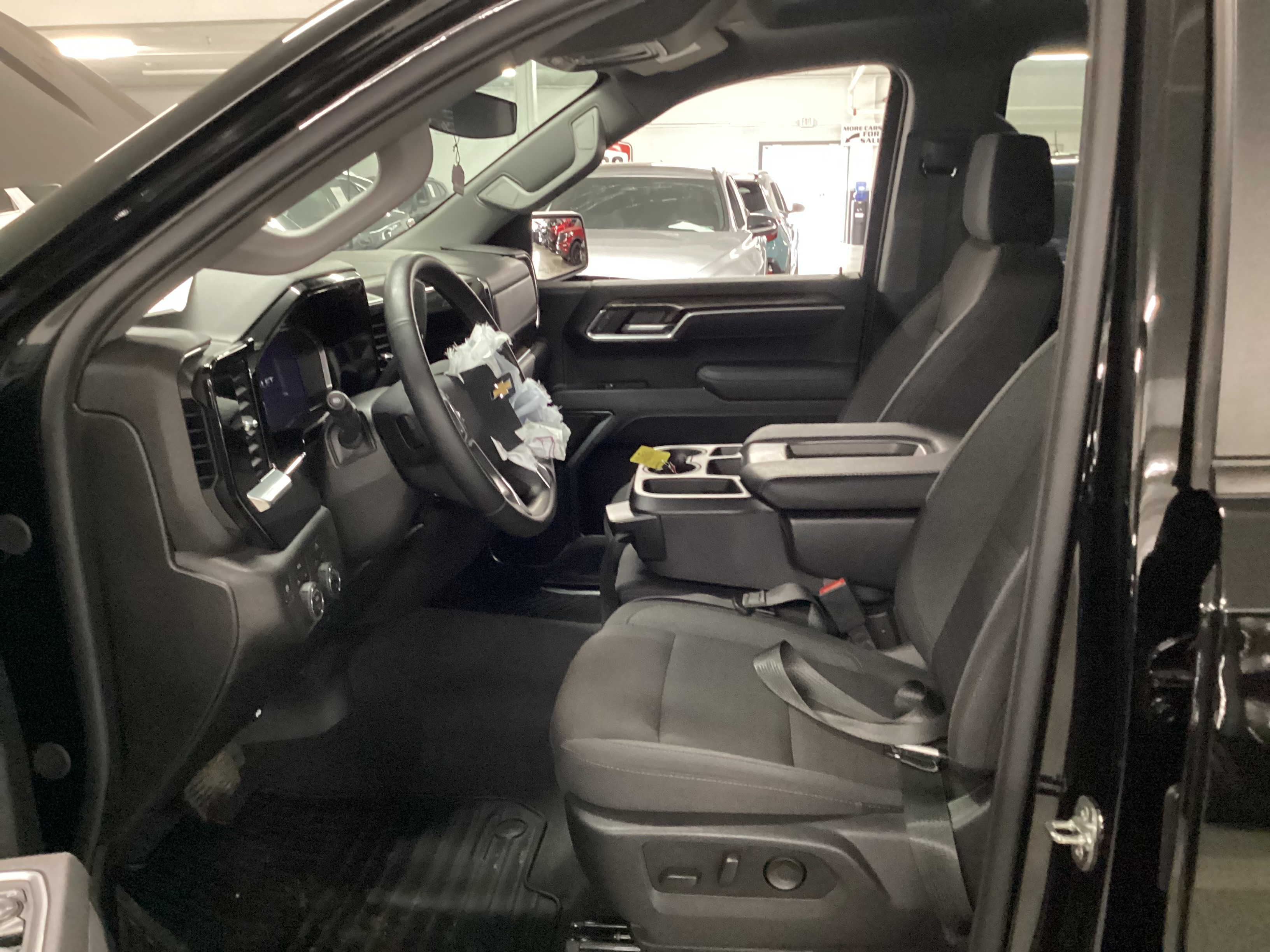 2026 CHEVROLET Silverado 4x4 LT w/2FL Crew Cab - Image 9