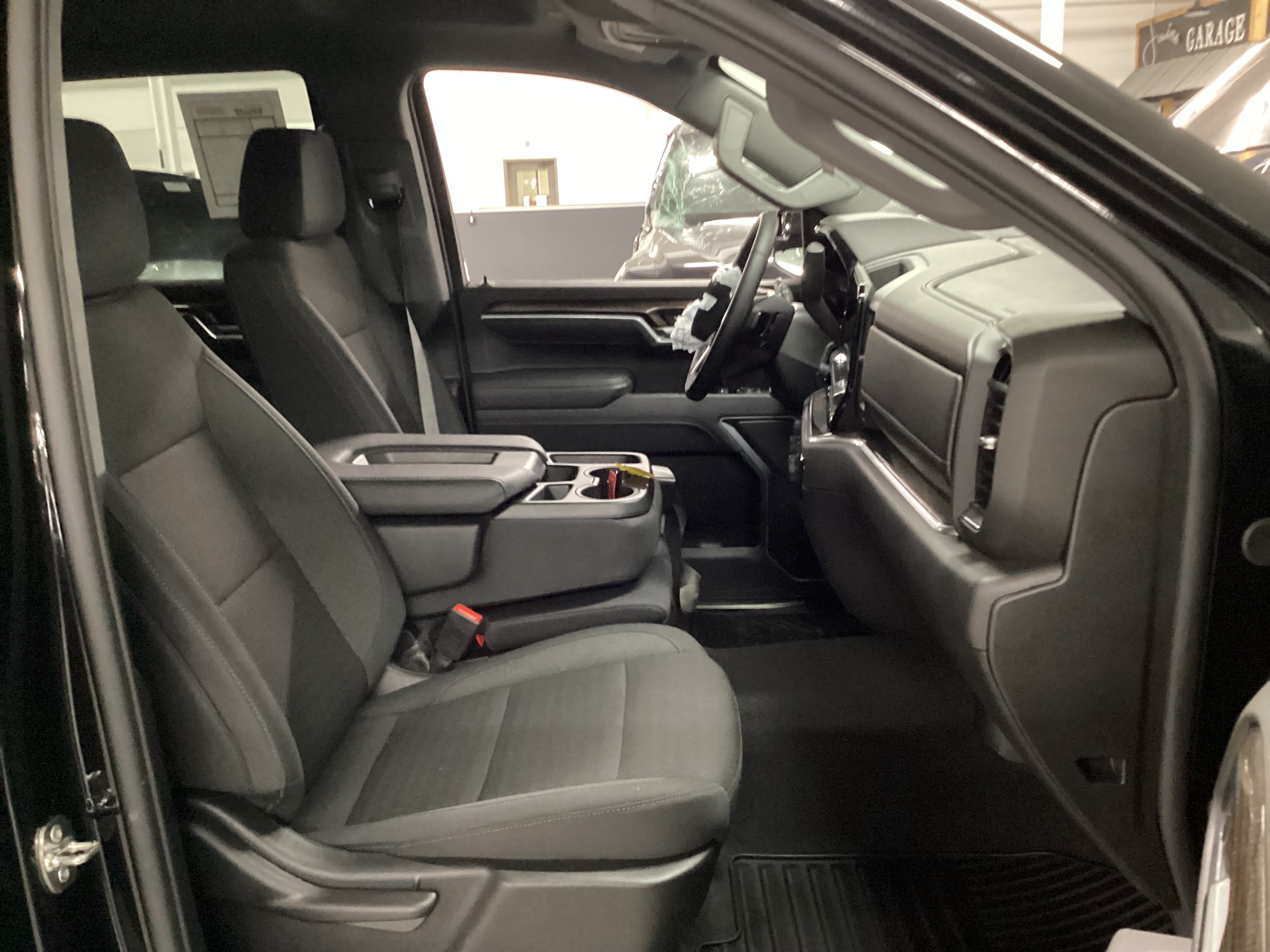 2026 CHEVROLET Silverado 4x4 LT w/2FL Crew Cab - Image 13