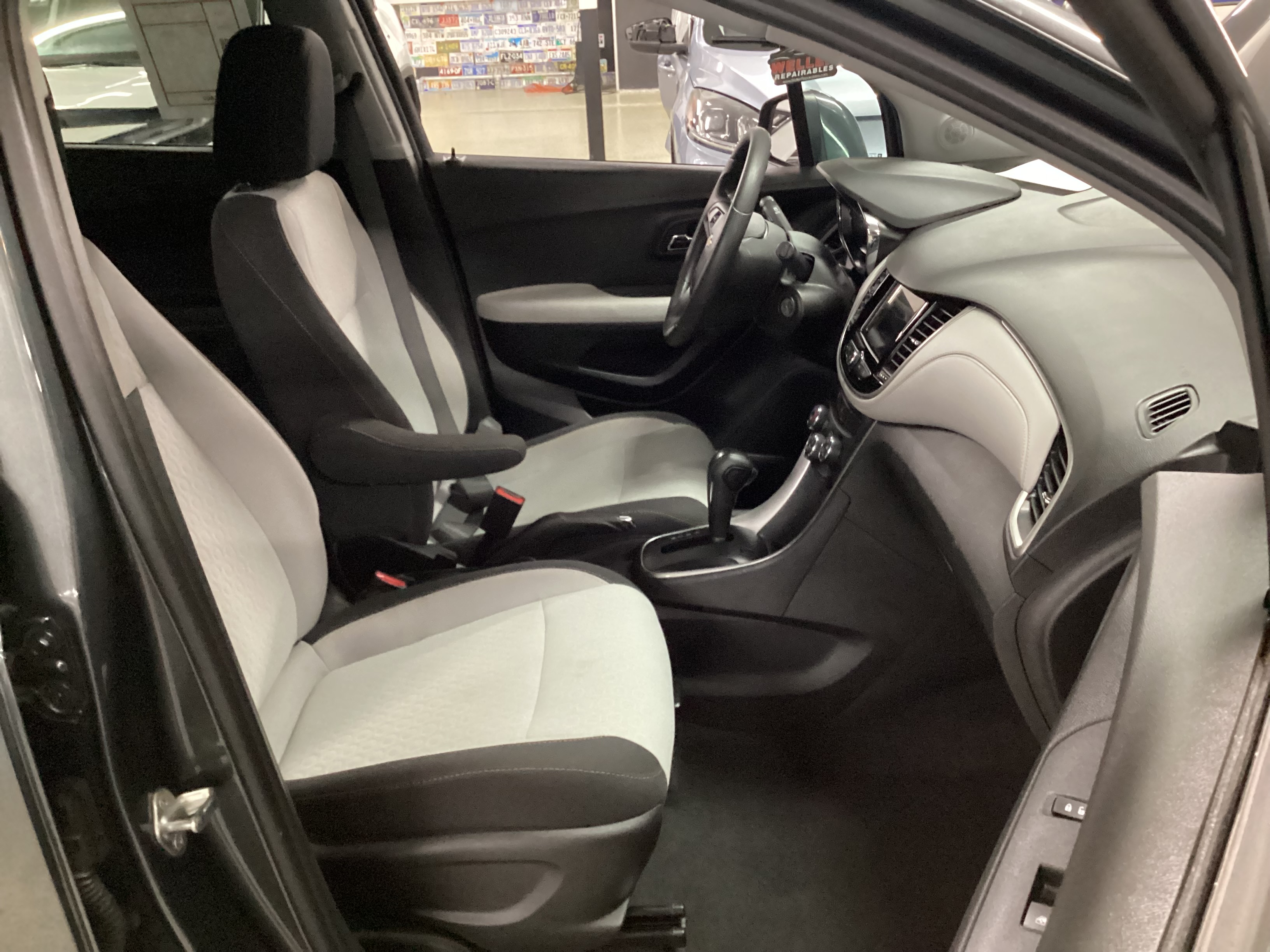 2019 CHEVROLET Trax LS - Image 11
