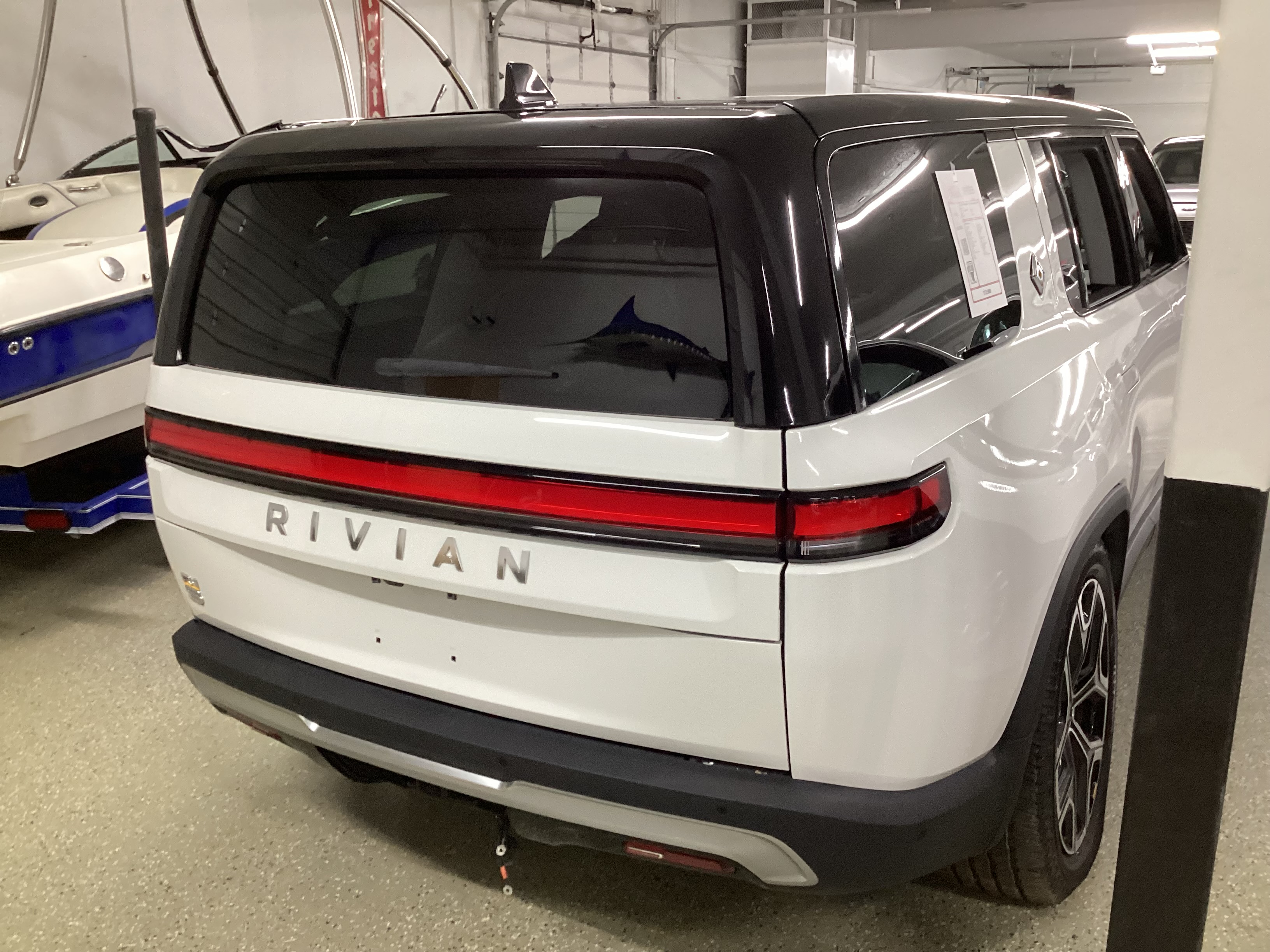 2023 RIVIAN R1S Adventure Quad-Motor Large Pack - Image 3
