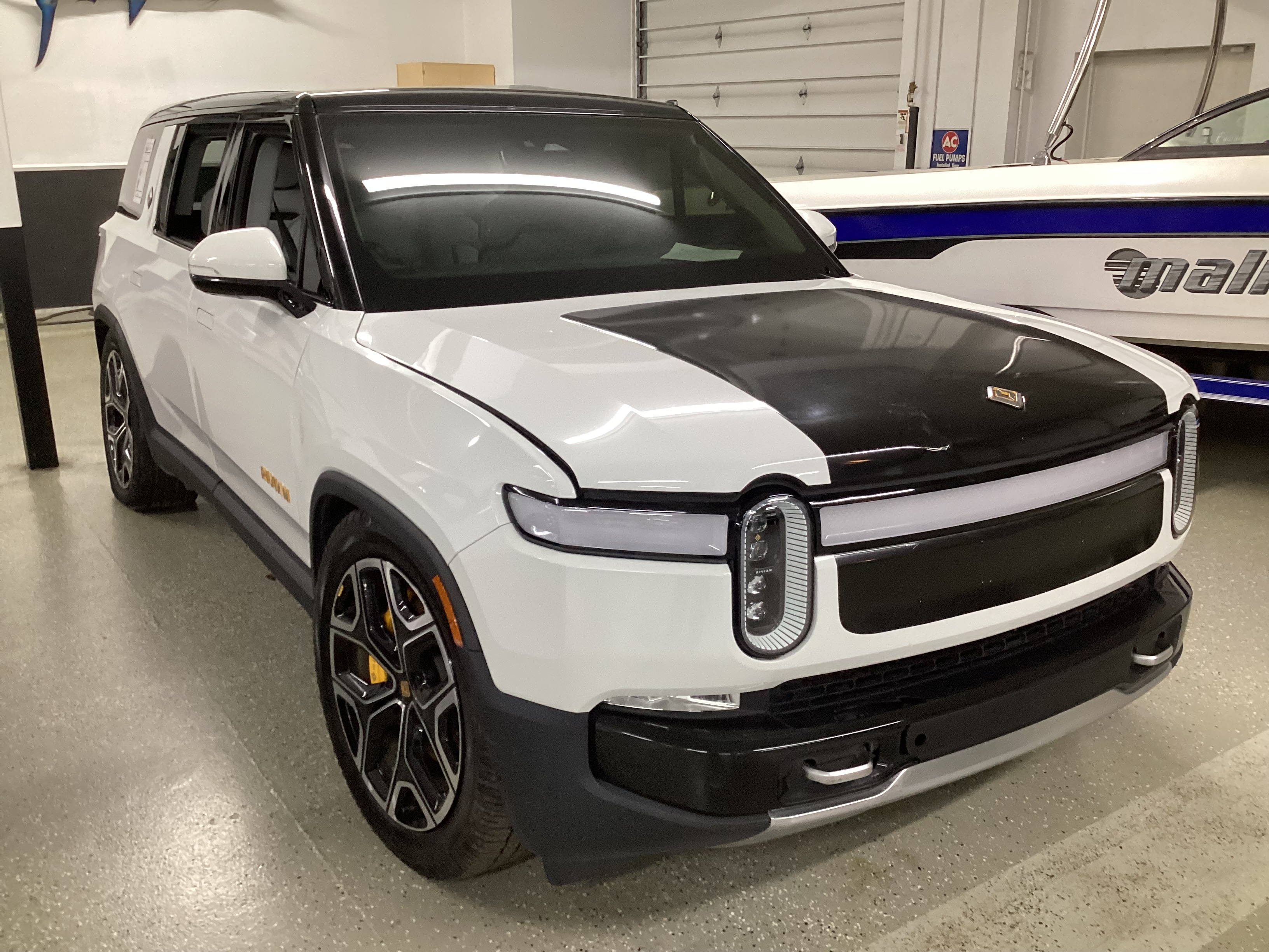 2023 RIVIAN R1S Adventure Quad-Motor Large Pack - Image 4
