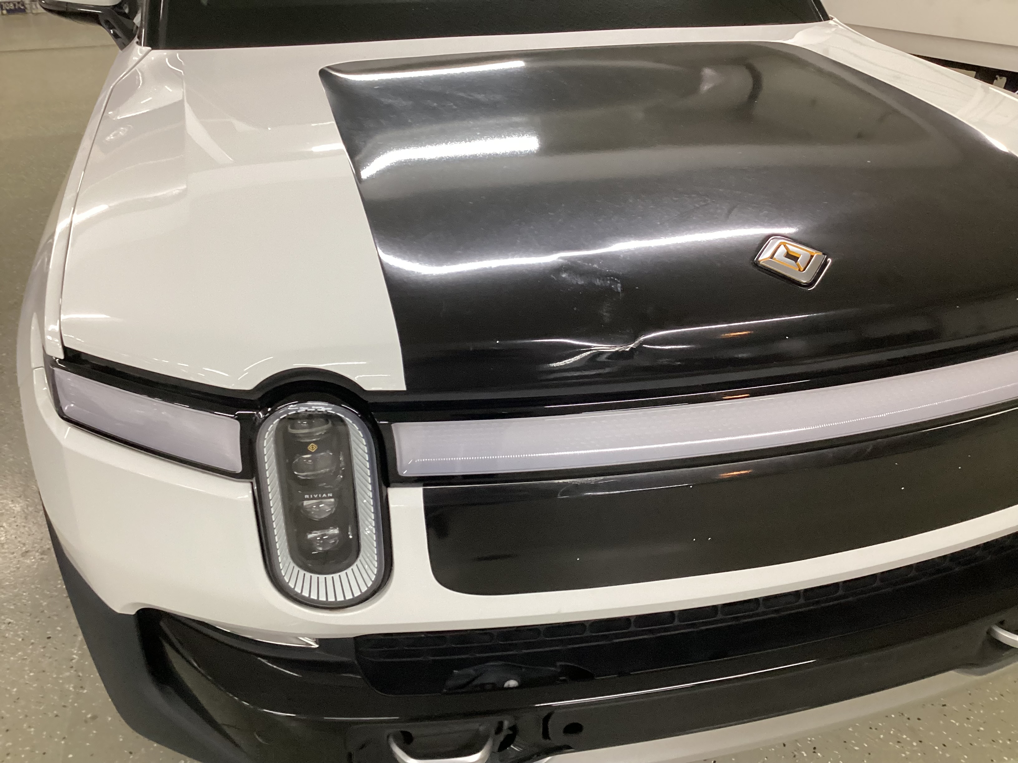2023 RIVIAN R1S Adventure Quad-Motor Large Pack - Image 5