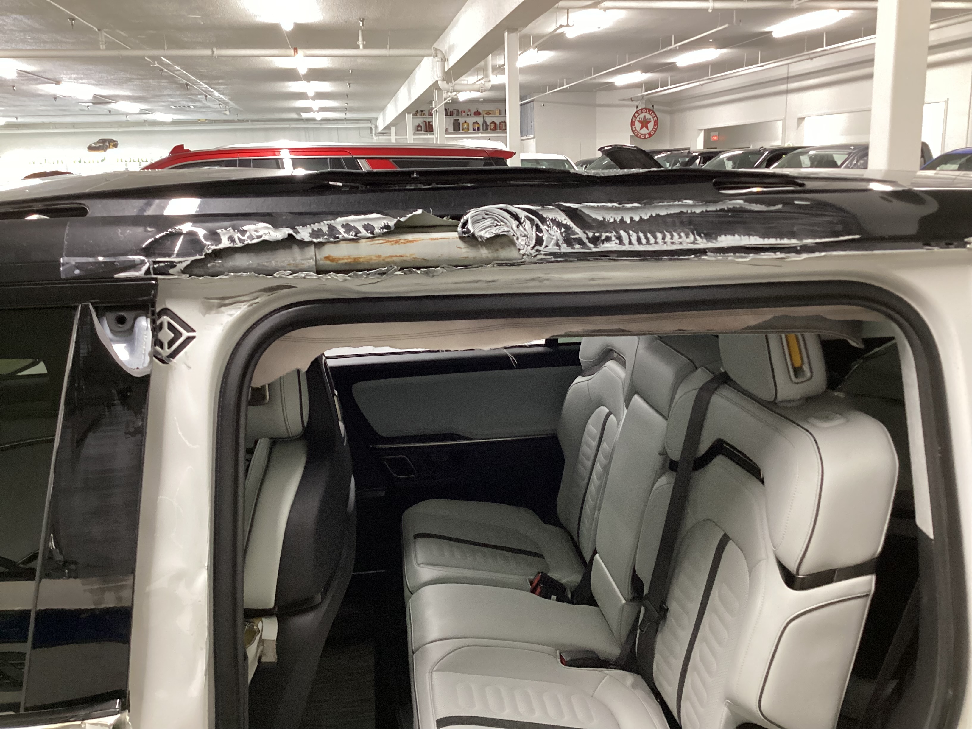 2023 RIVIAN R1S Adventure Quad-Motor Large Pack - Image 9