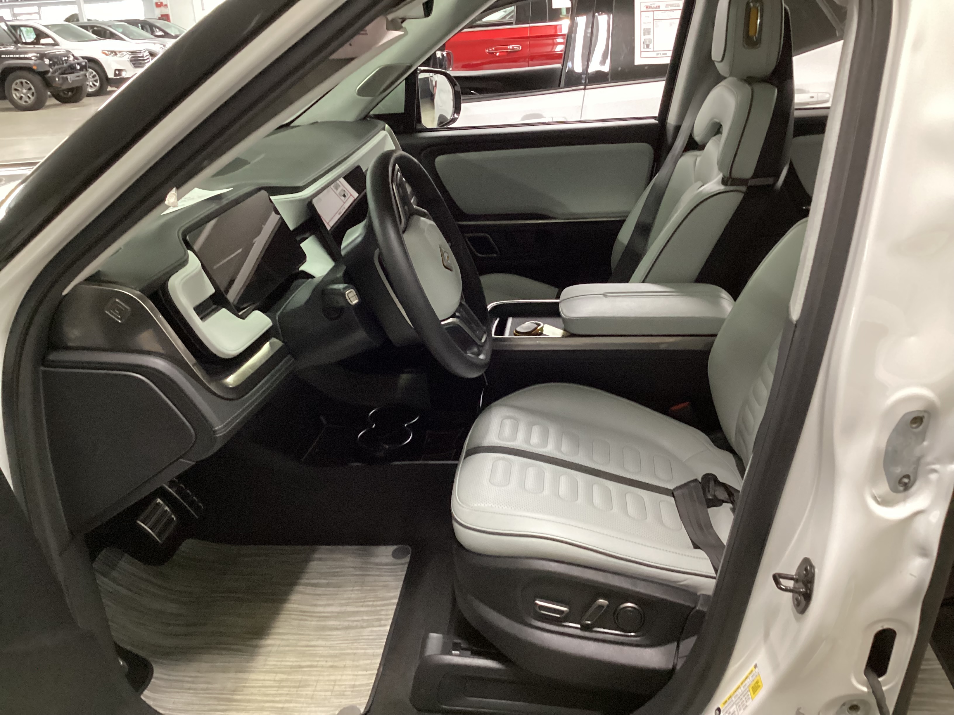 2023 RIVIAN R1S Adventure Quad-Motor Large Pack - Image 11