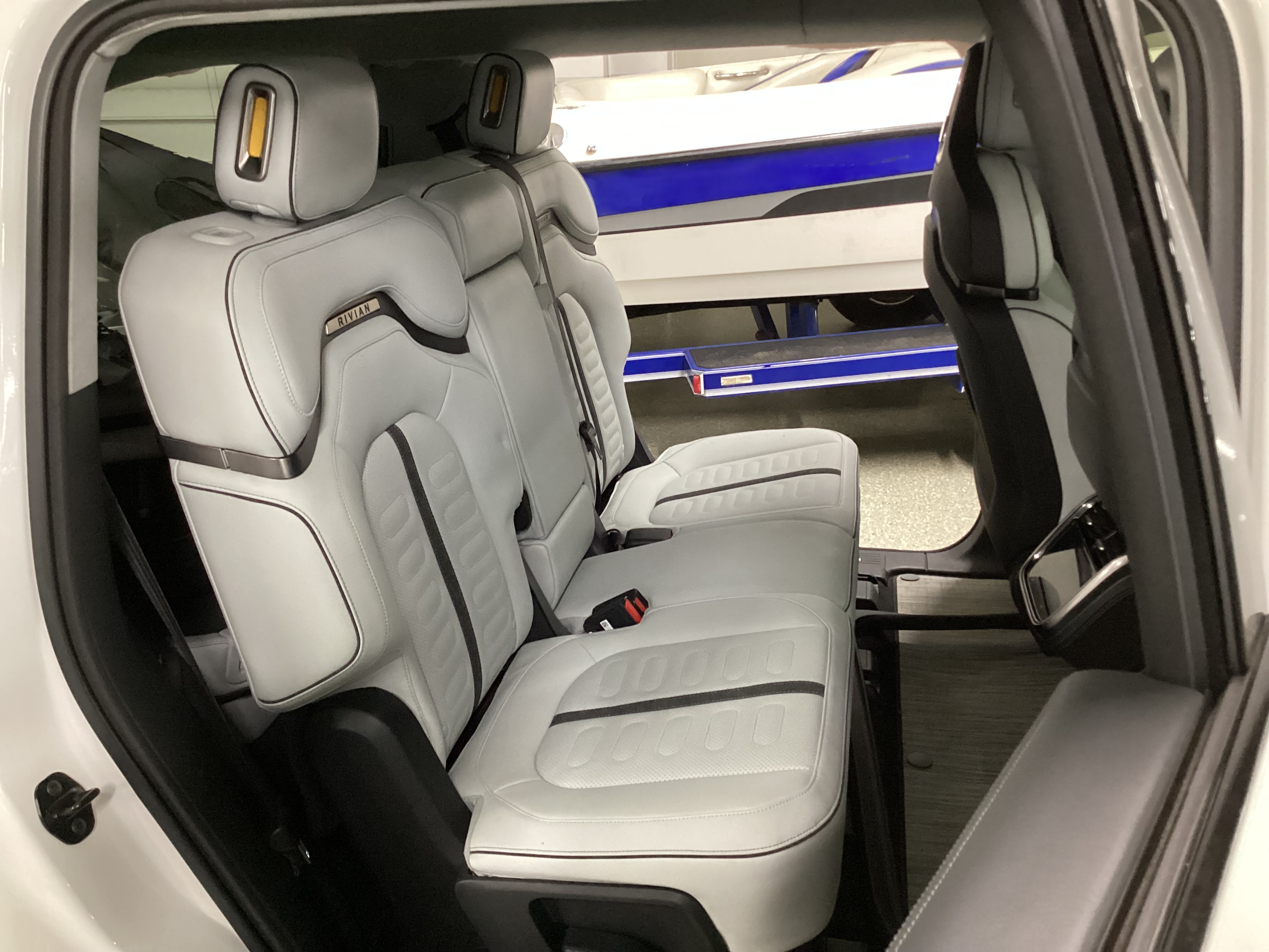 2023 RIVIAN R1S Adventure Quad-Motor Large Pack - Image 15