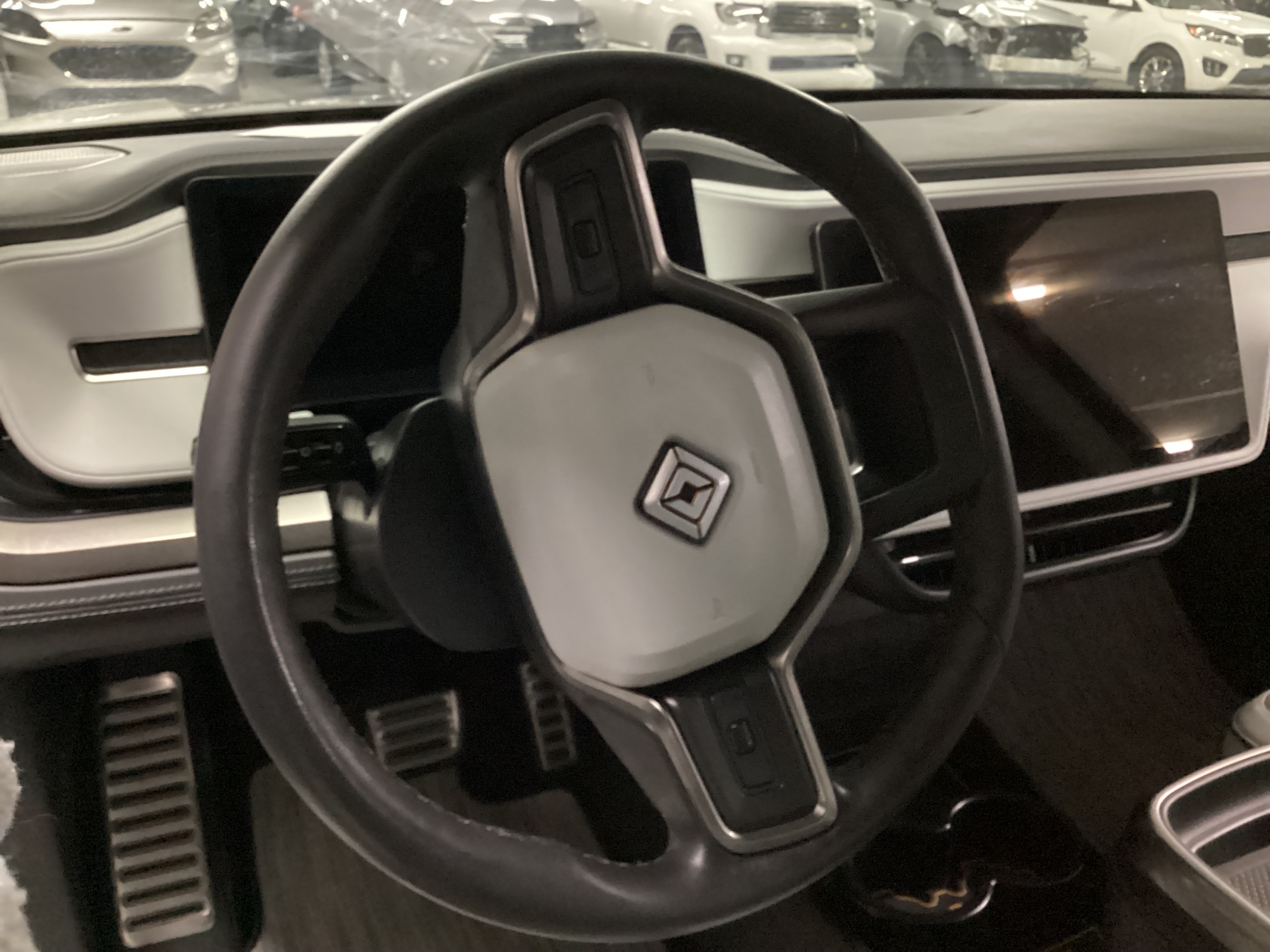 2023 RIVIAN R1S Adventure Quad-Motor Large Pack - Image 17