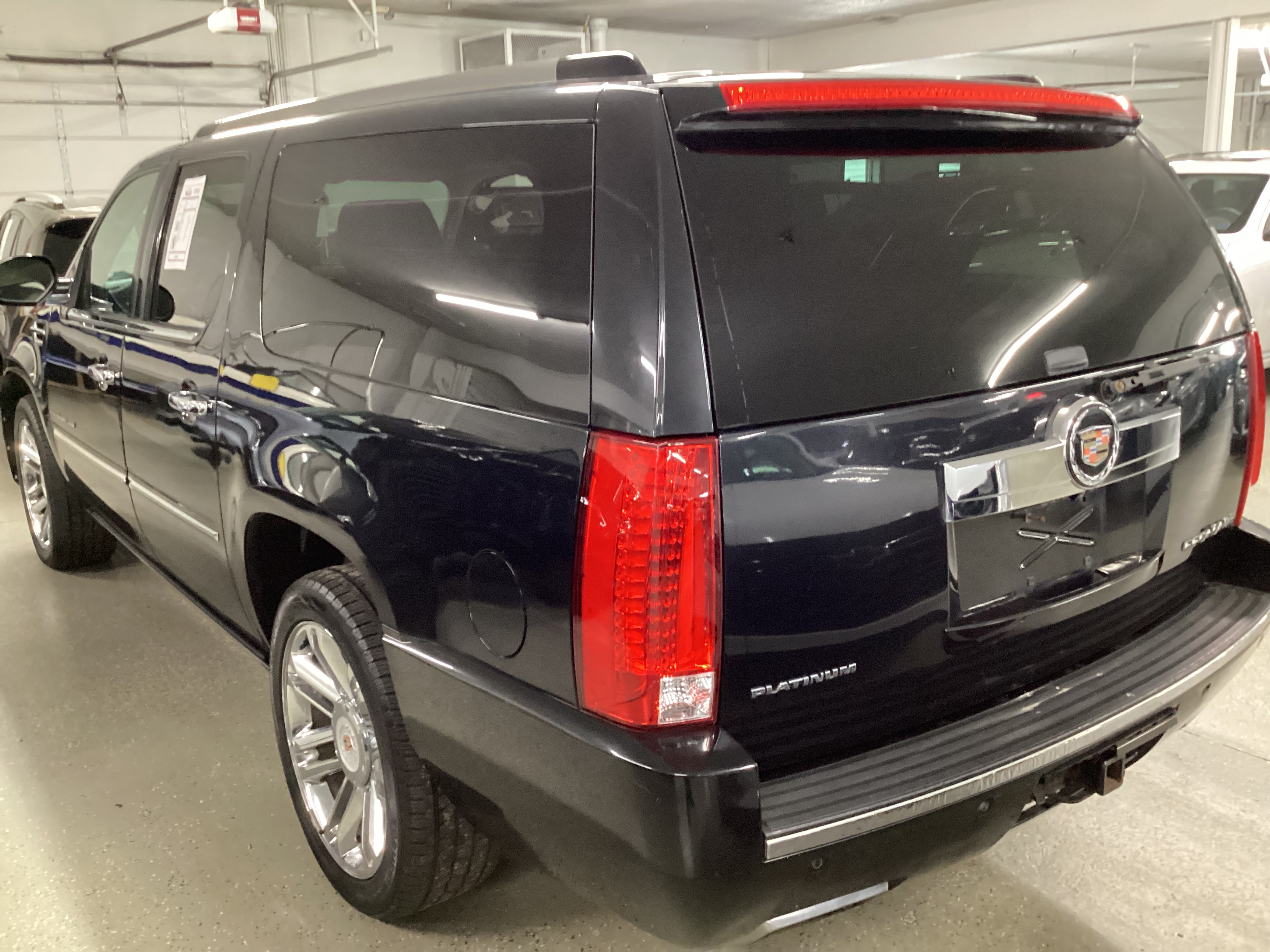 2013 CADILLAC Escalade ESV Platinum AWD - Image 2
