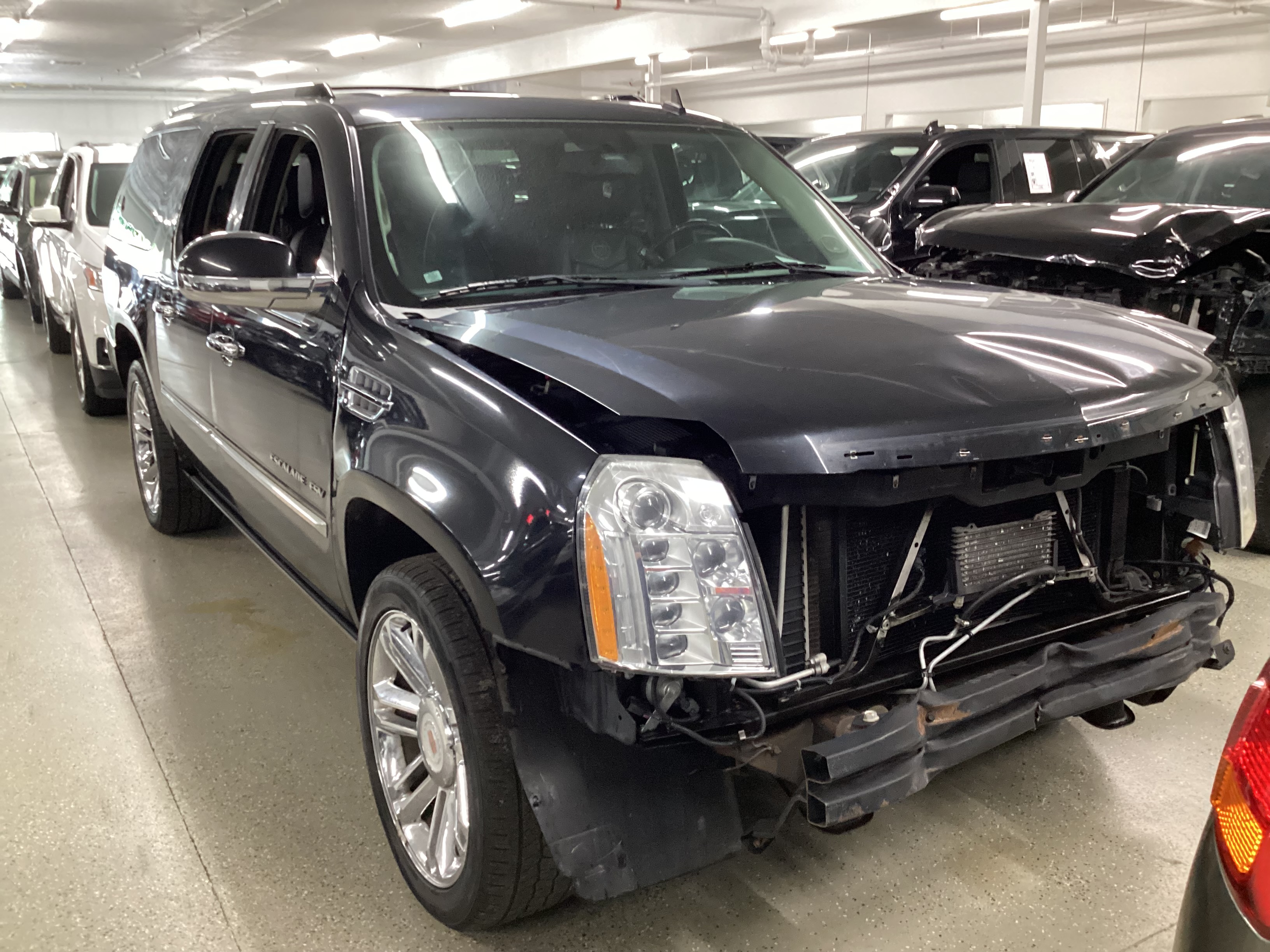 2013 CADILLAC Escalade ESV Platinum AWD - Image 4