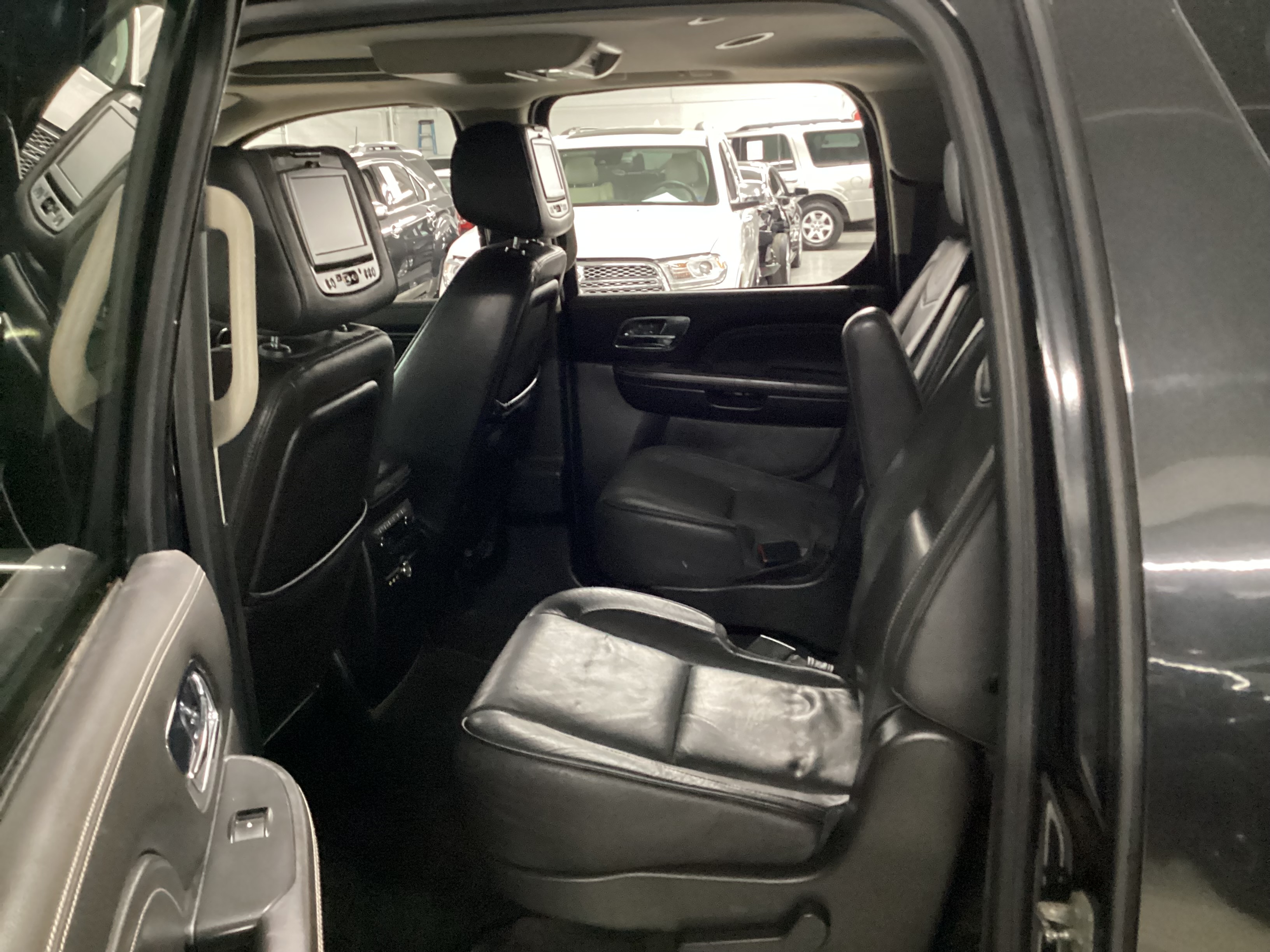 2013 CADILLAC Escalade ESV Platinum AWD - Image 9