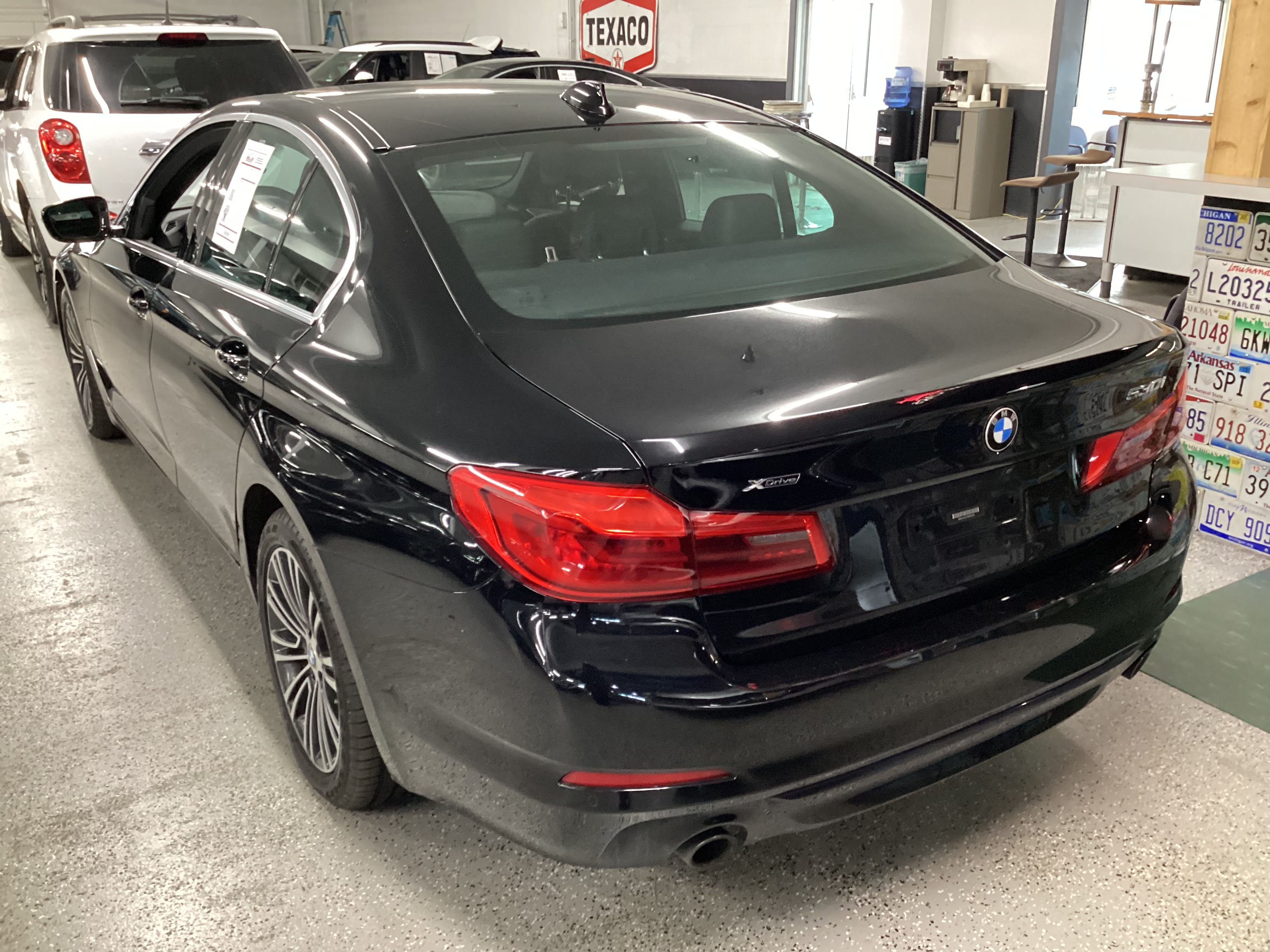 2019 BMW 530i xDrive - Image 2