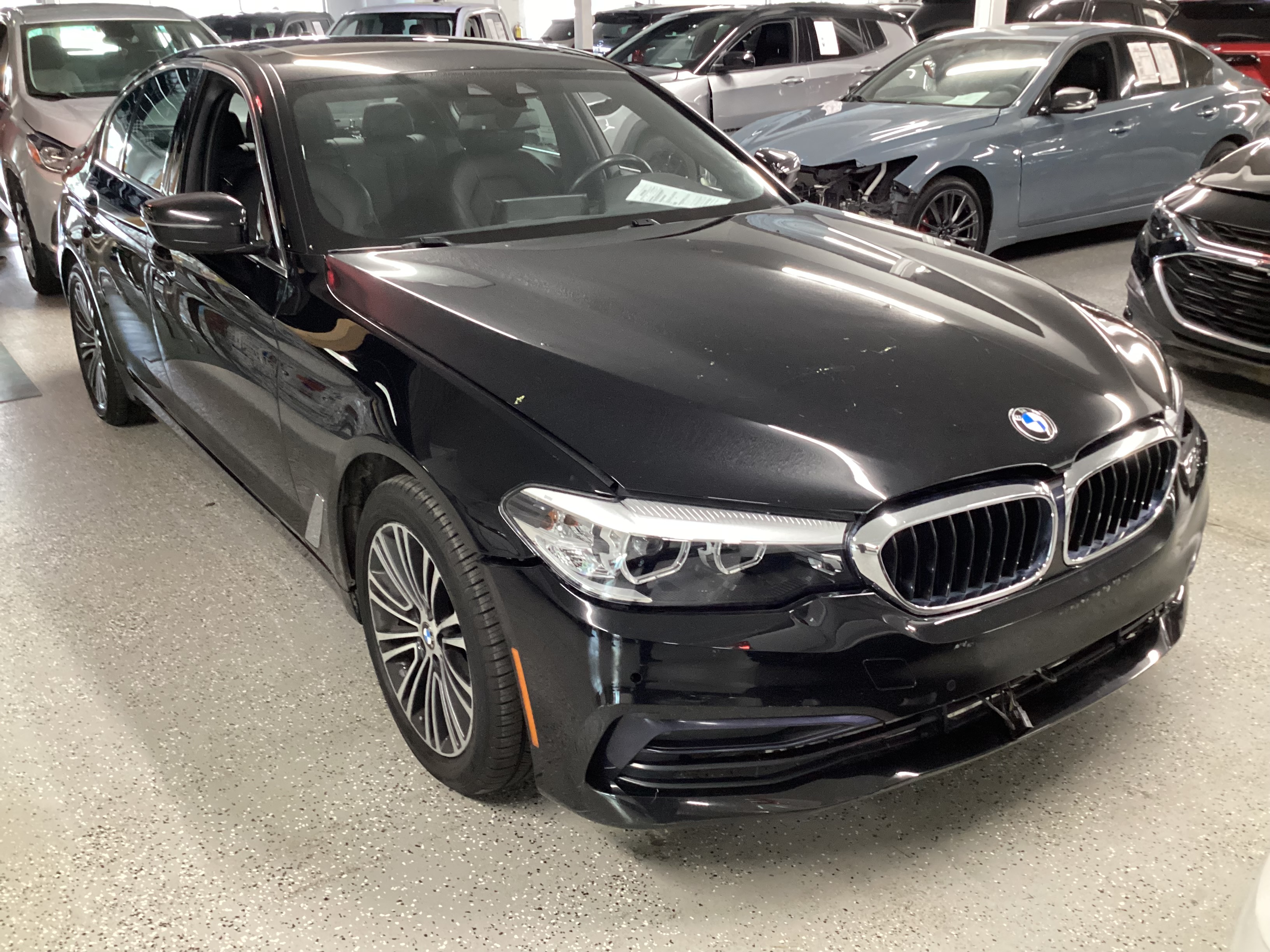 2019 BMW 530i xDrive - Image 4