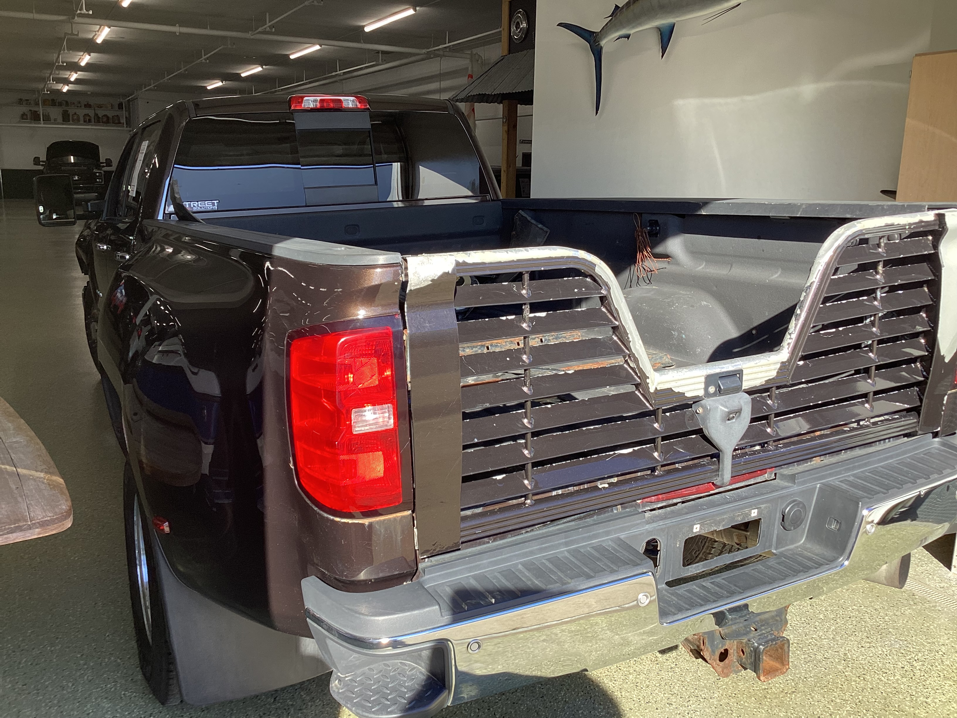 2018 CHEVROLET Silverado 3500HD 4WD Crew Cab LTZ Dually - Image 2
