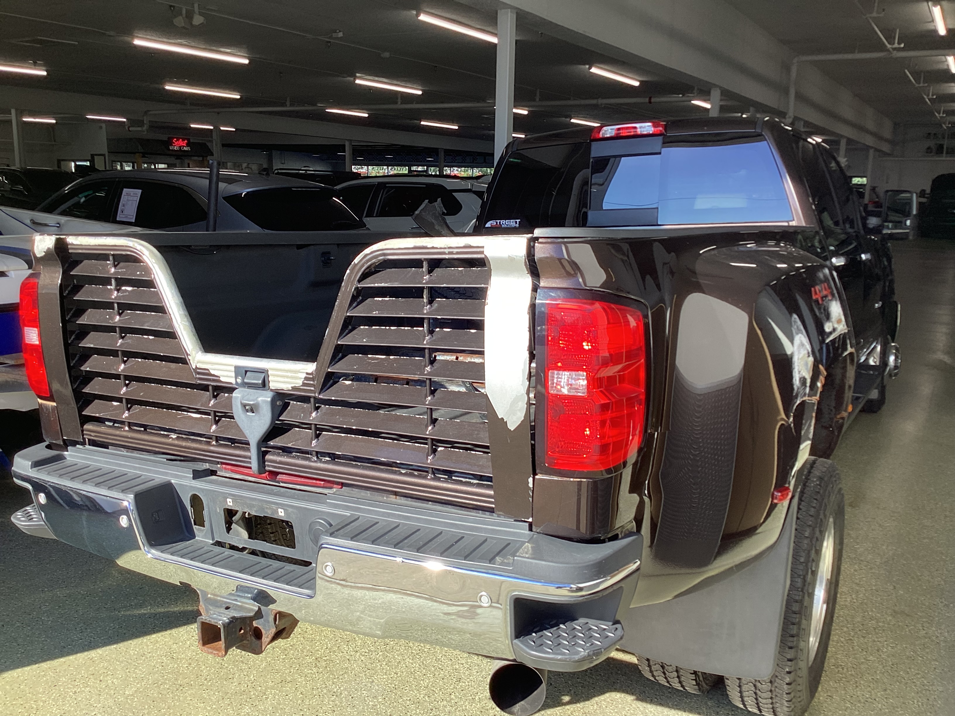 2018 CHEVROLET Silverado 3500HD 4WD Crew Cab LTZ Dually - Image 3