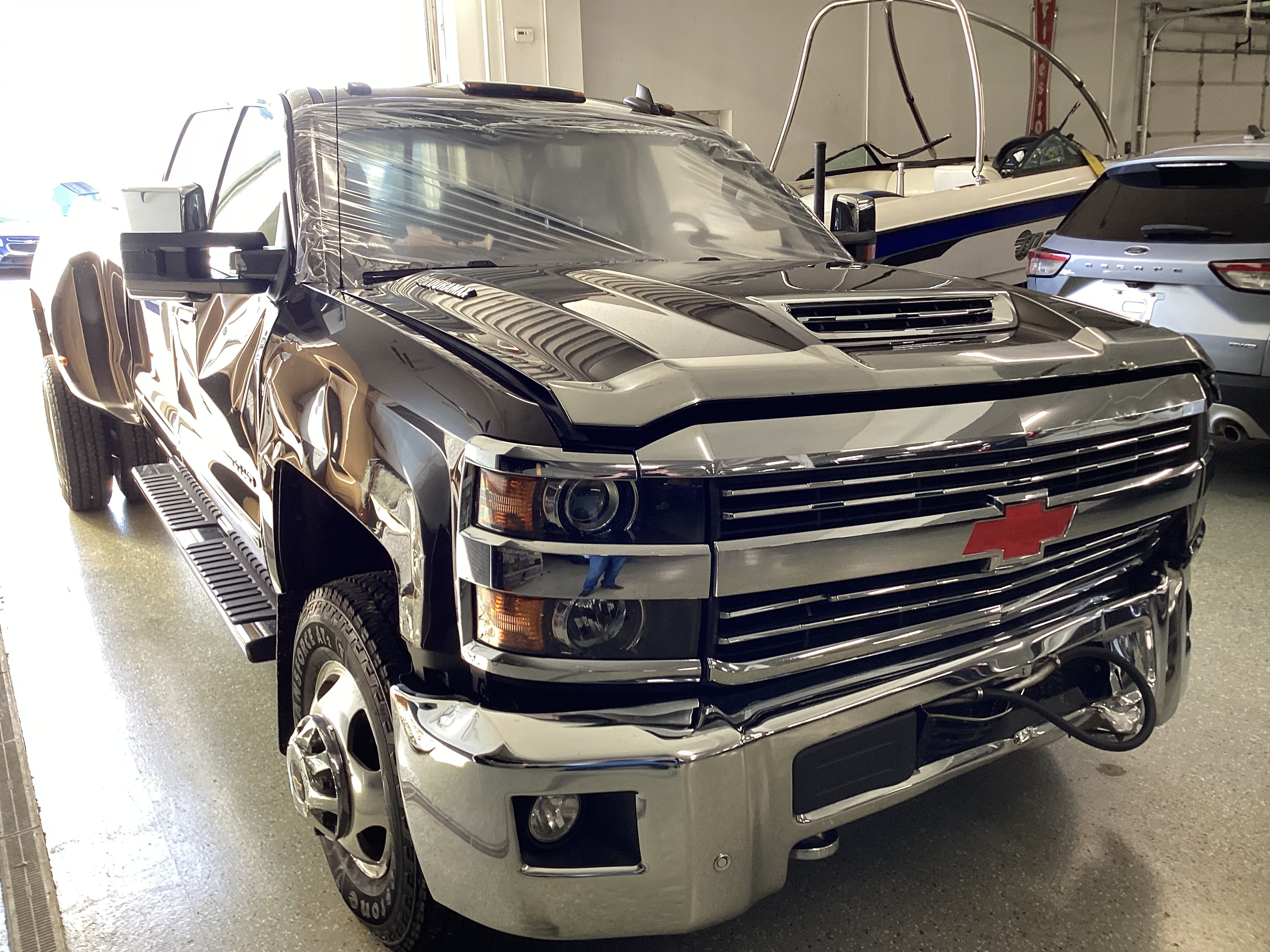 2018 CHEVROLET Silverado 3500HD 4WD Crew Cab LTZ Dually - Image 4