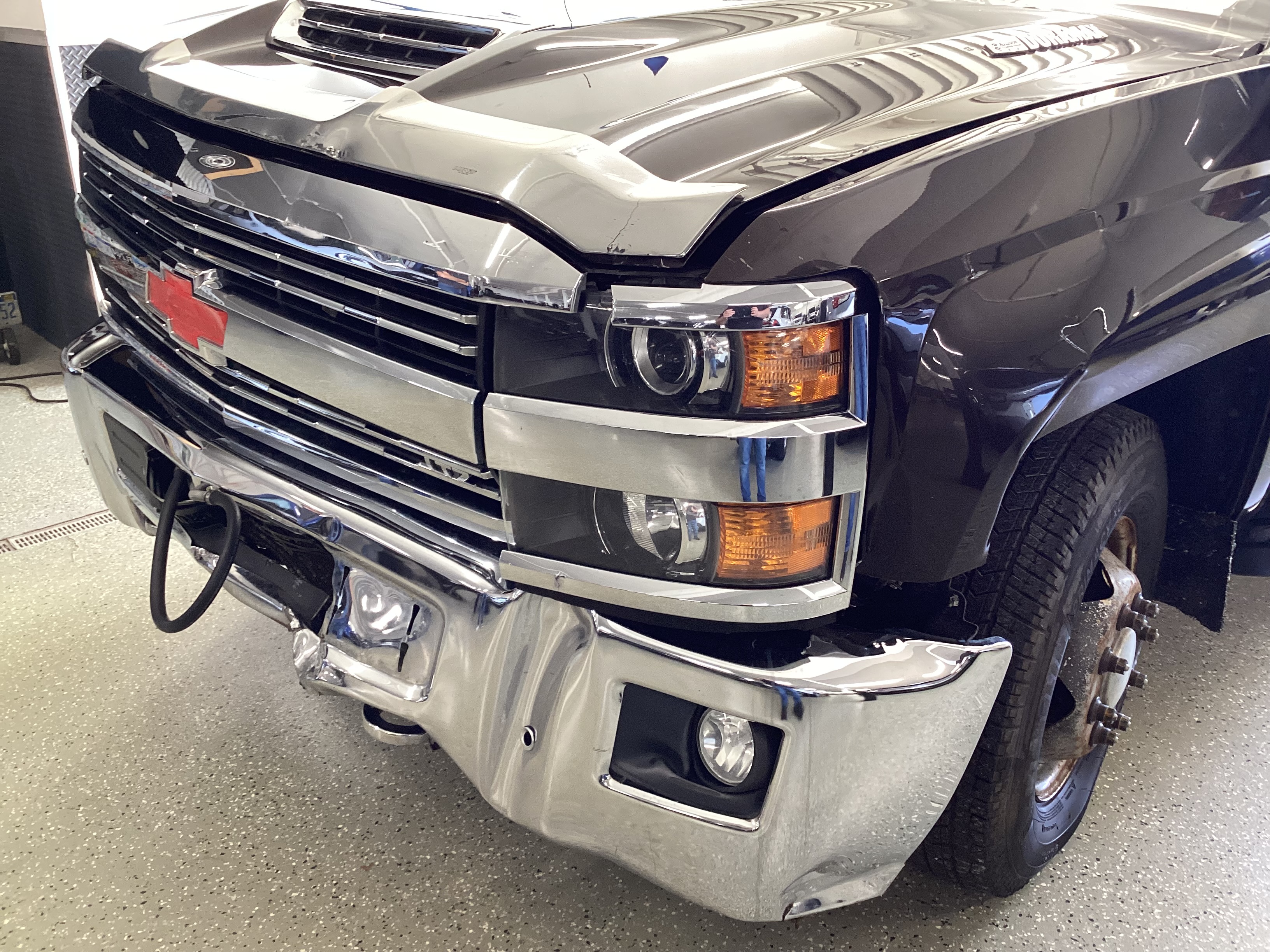 2018 CHEVROLET Silverado 3500HD 4WD Crew Cab LTZ Dually - Image 6