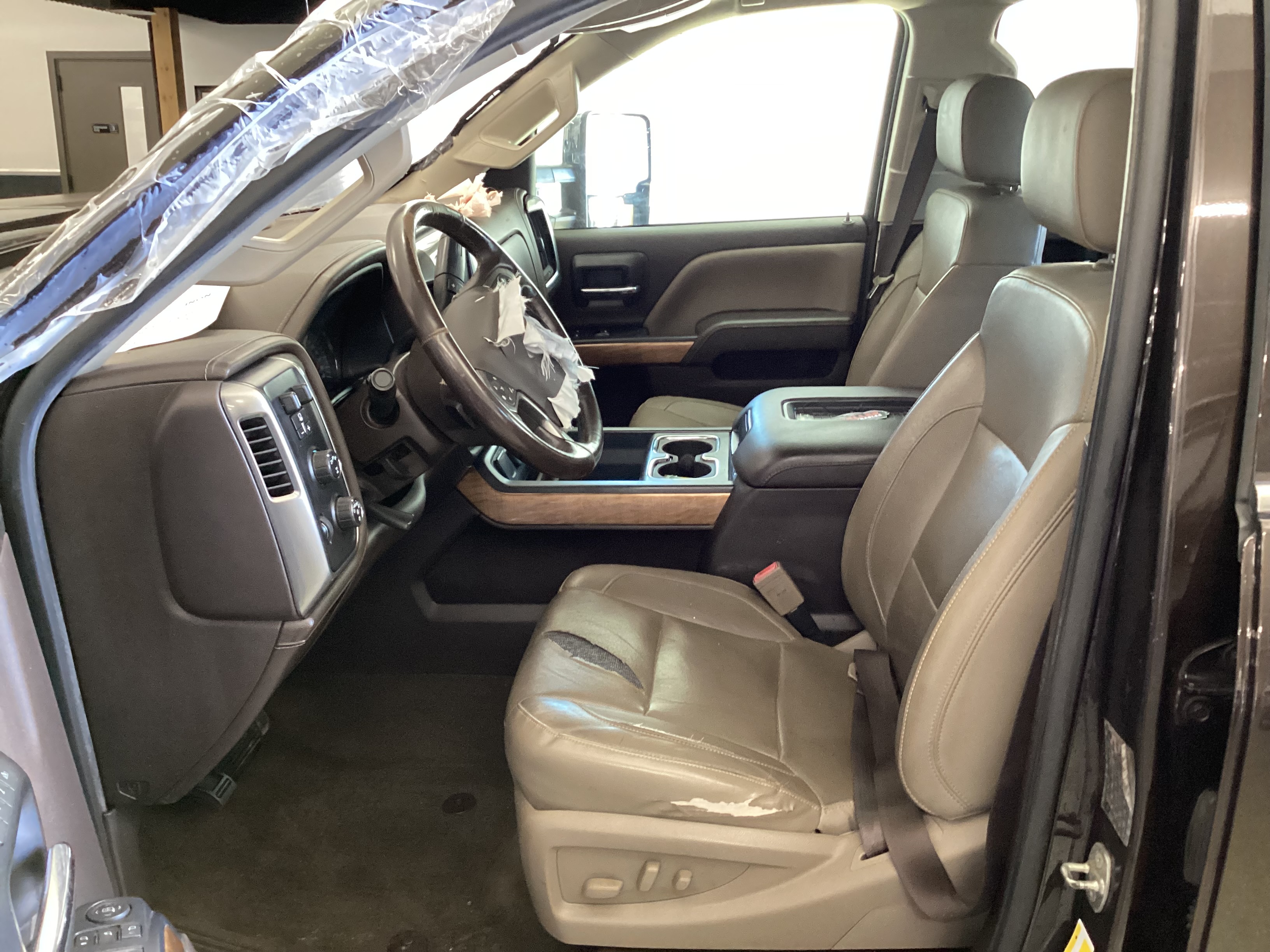2018 CHEVROLET Silverado 3500HD 4WD Crew Cab LTZ Dually - Image 10