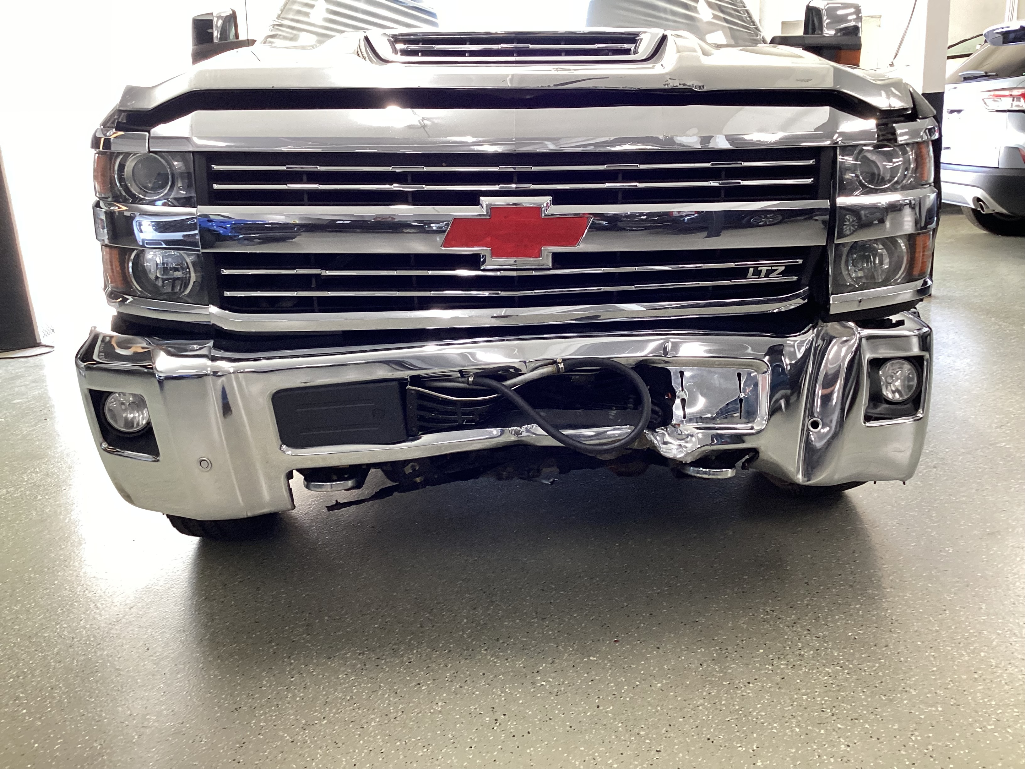 2018 CHEVROLET Silverado 3500HD 4WD Crew Cab LTZ Dually - Image 18