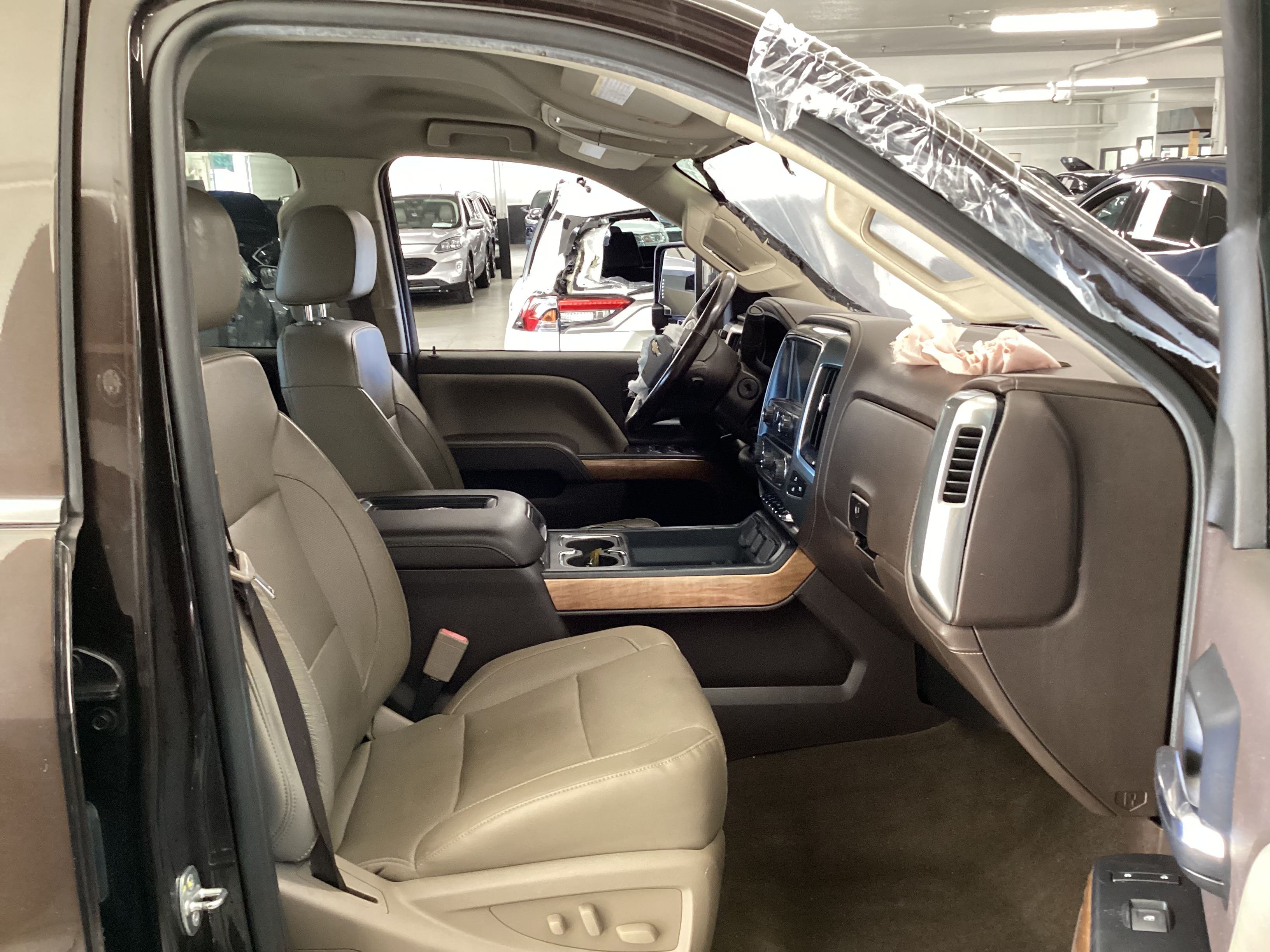 2018 CHEVROLET Silverado 3500HD 4WD Crew Cab LTZ Dually - Image 21