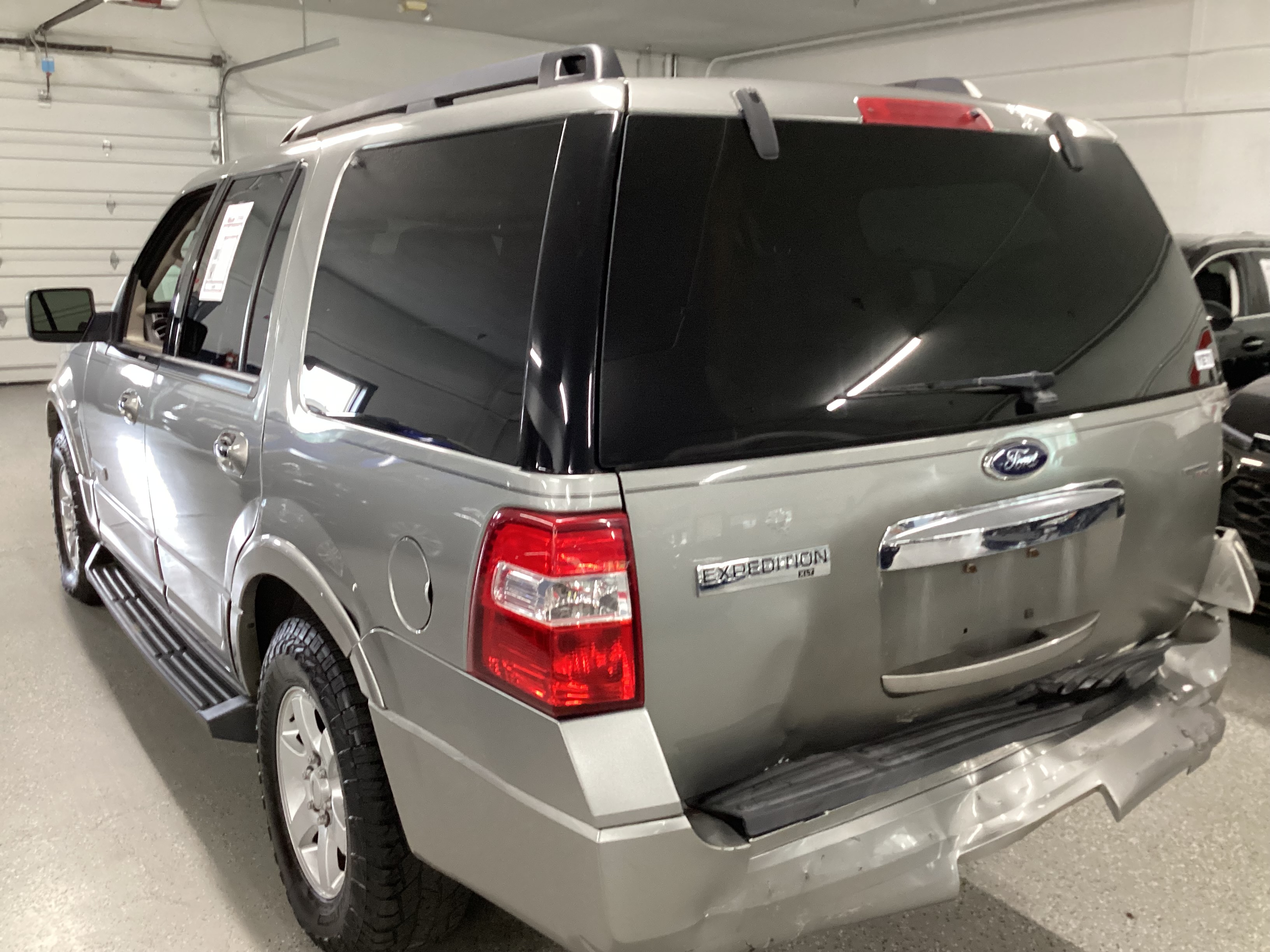 2008 FORD Expedition XLT 4WD - Image 2