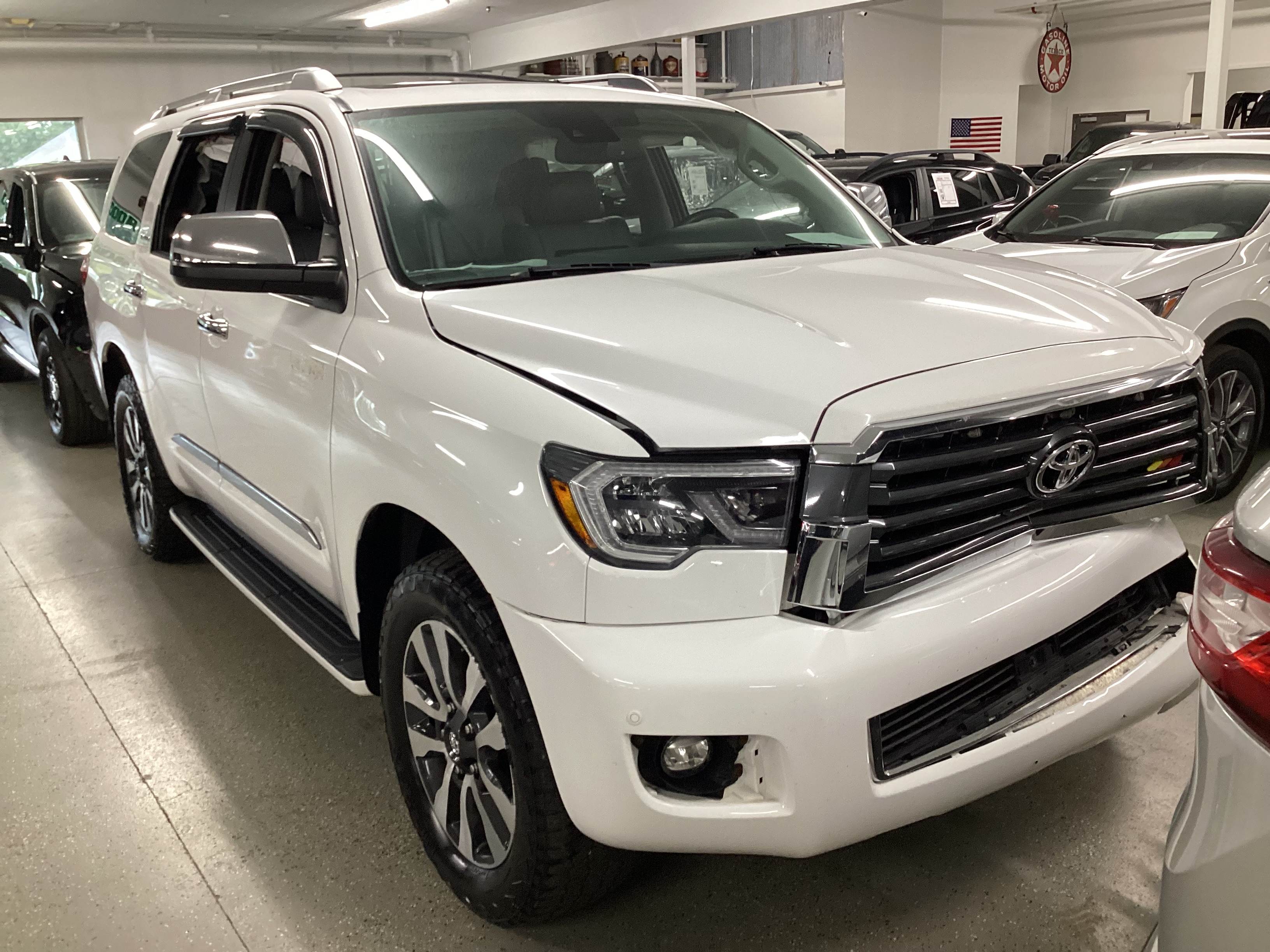 2018 TOYOTA Sequoia Limited 4WD - Image 4