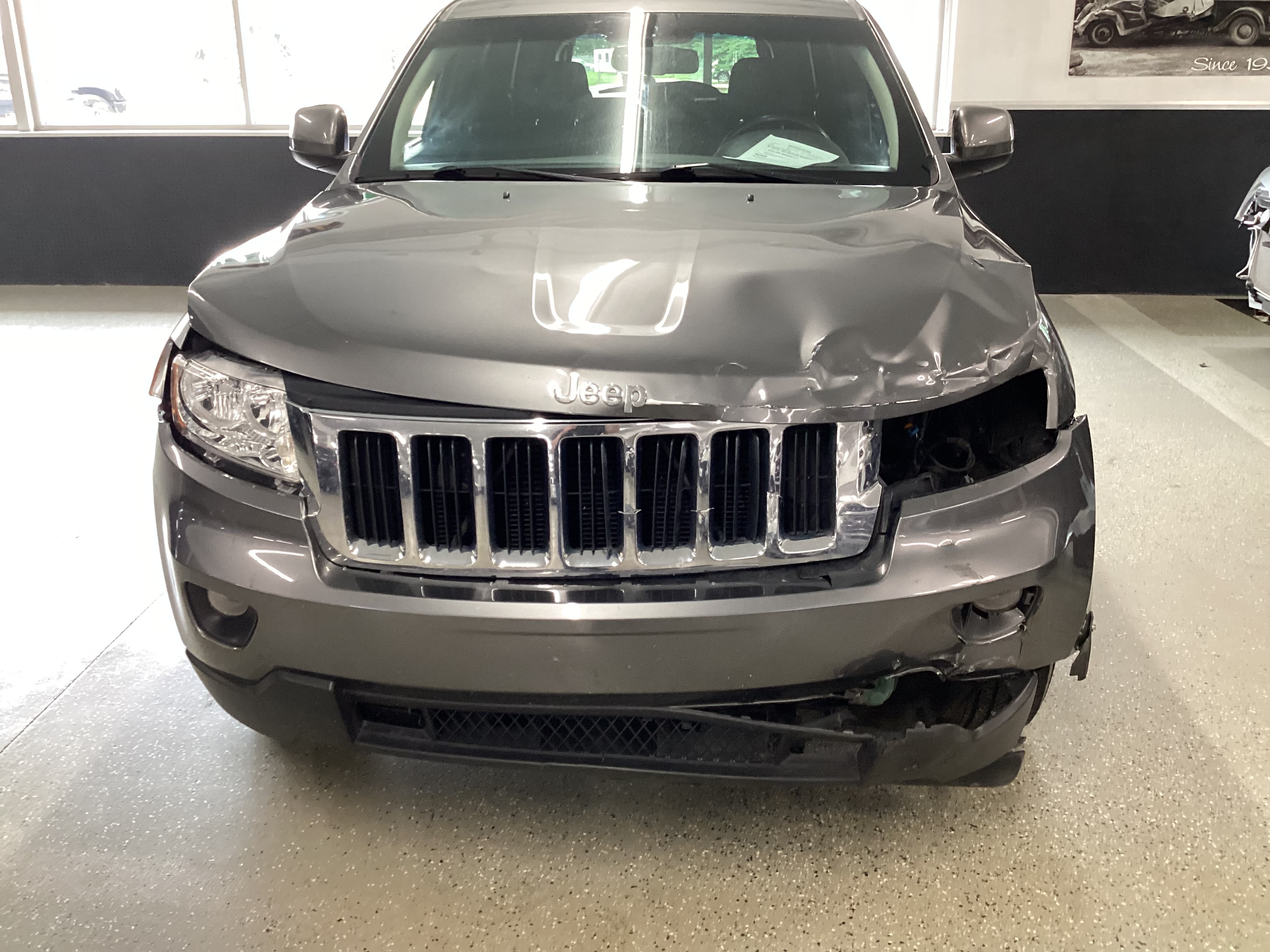 2012 JEEP Grand Cherokee Laredo 4WD - Image 5