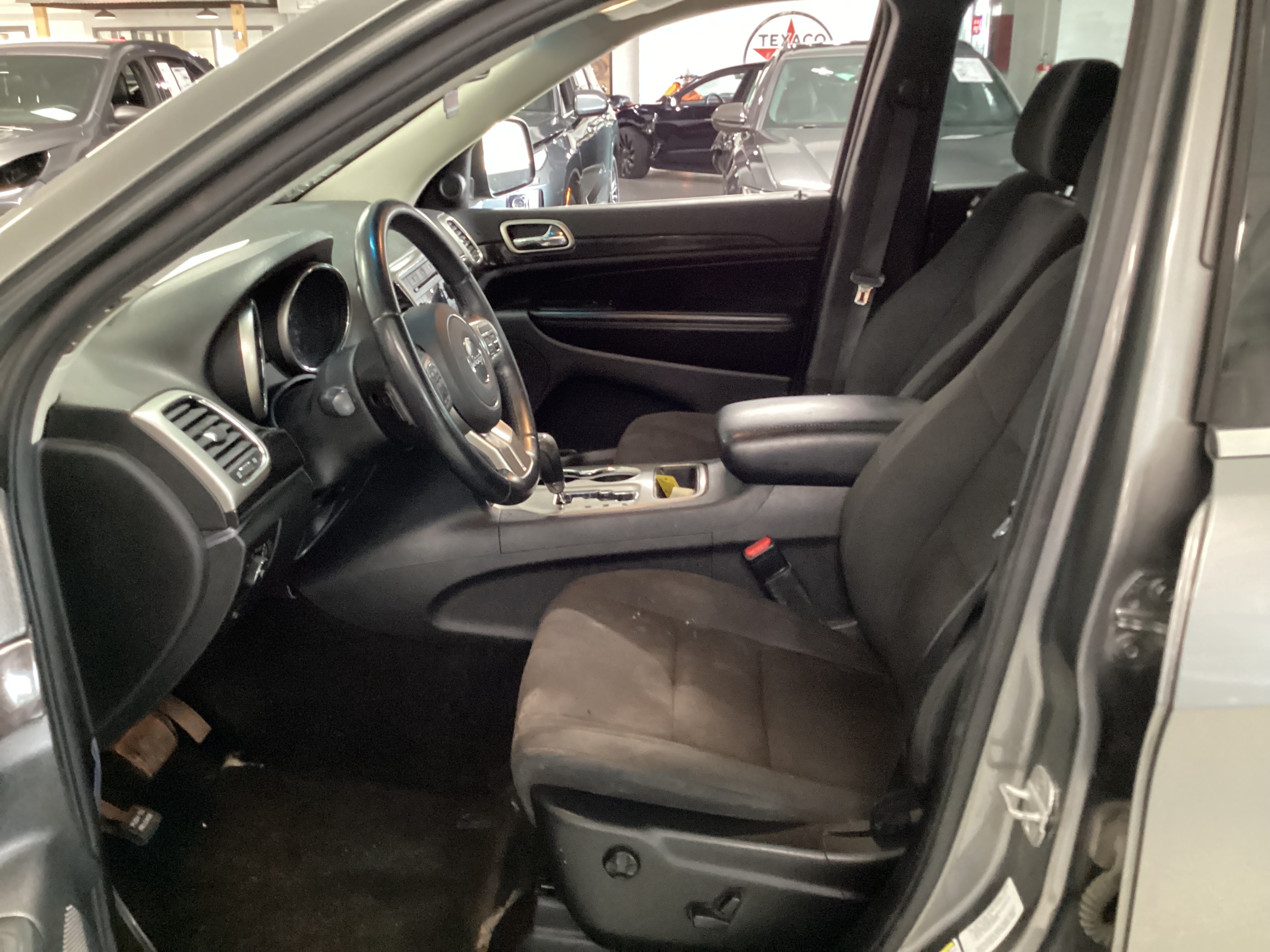 2012 JEEP Grand Cherokee Laredo 4WD - Image 6