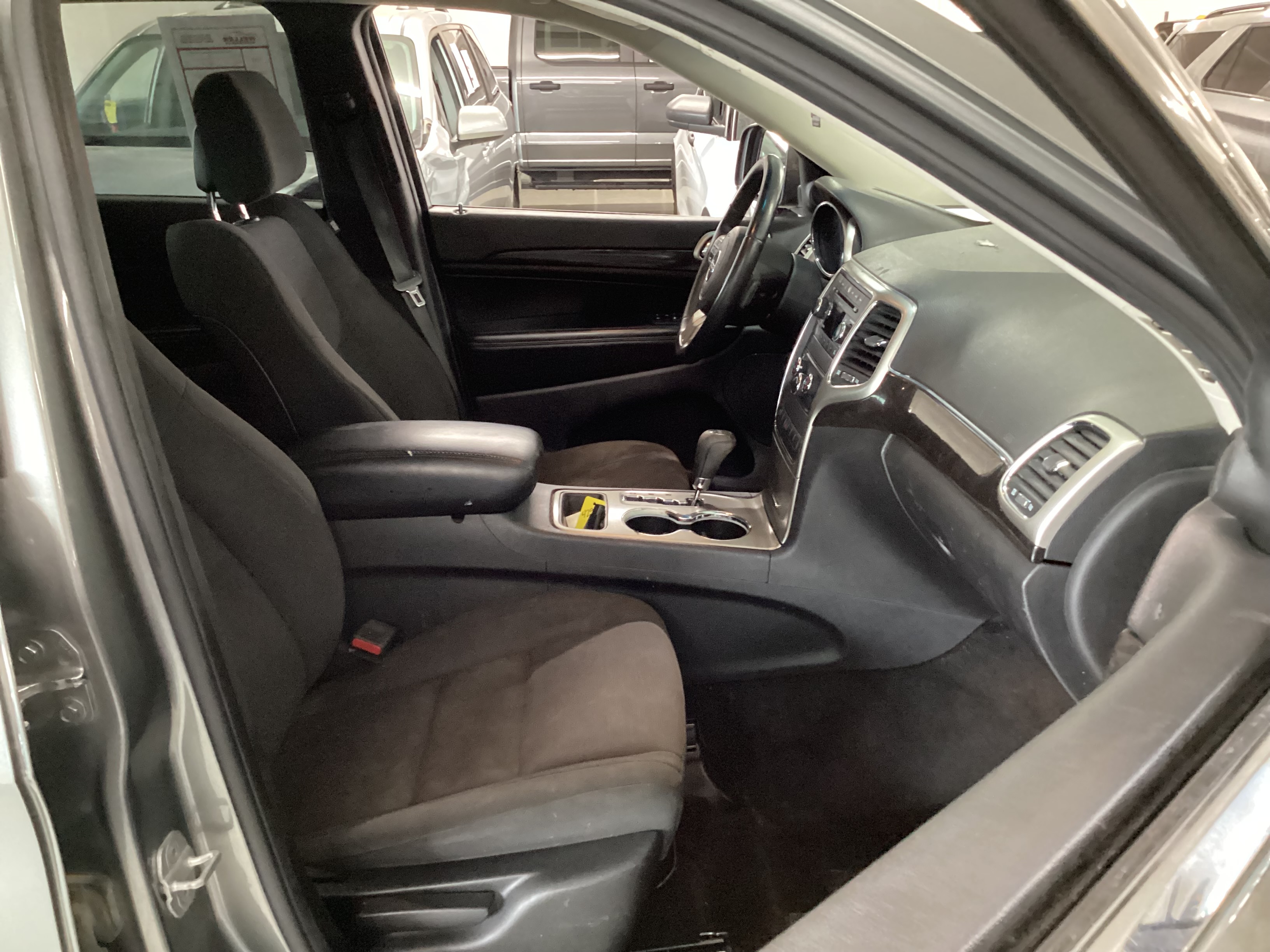2012 JEEP Grand Cherokee Laredo 4WD - Image 10