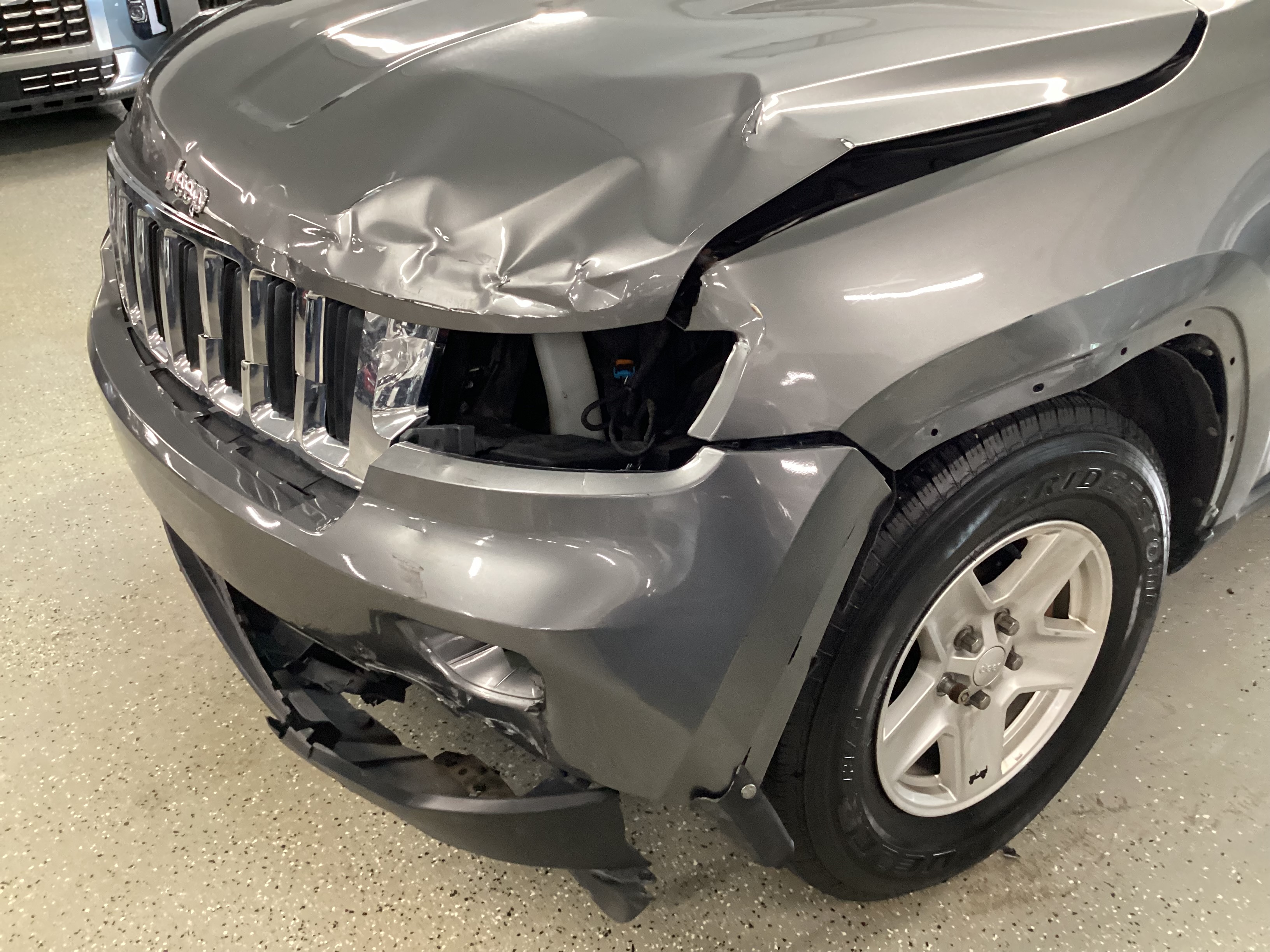 2012 JEEP Grand Cherokee Laredo 4WD - Image 12