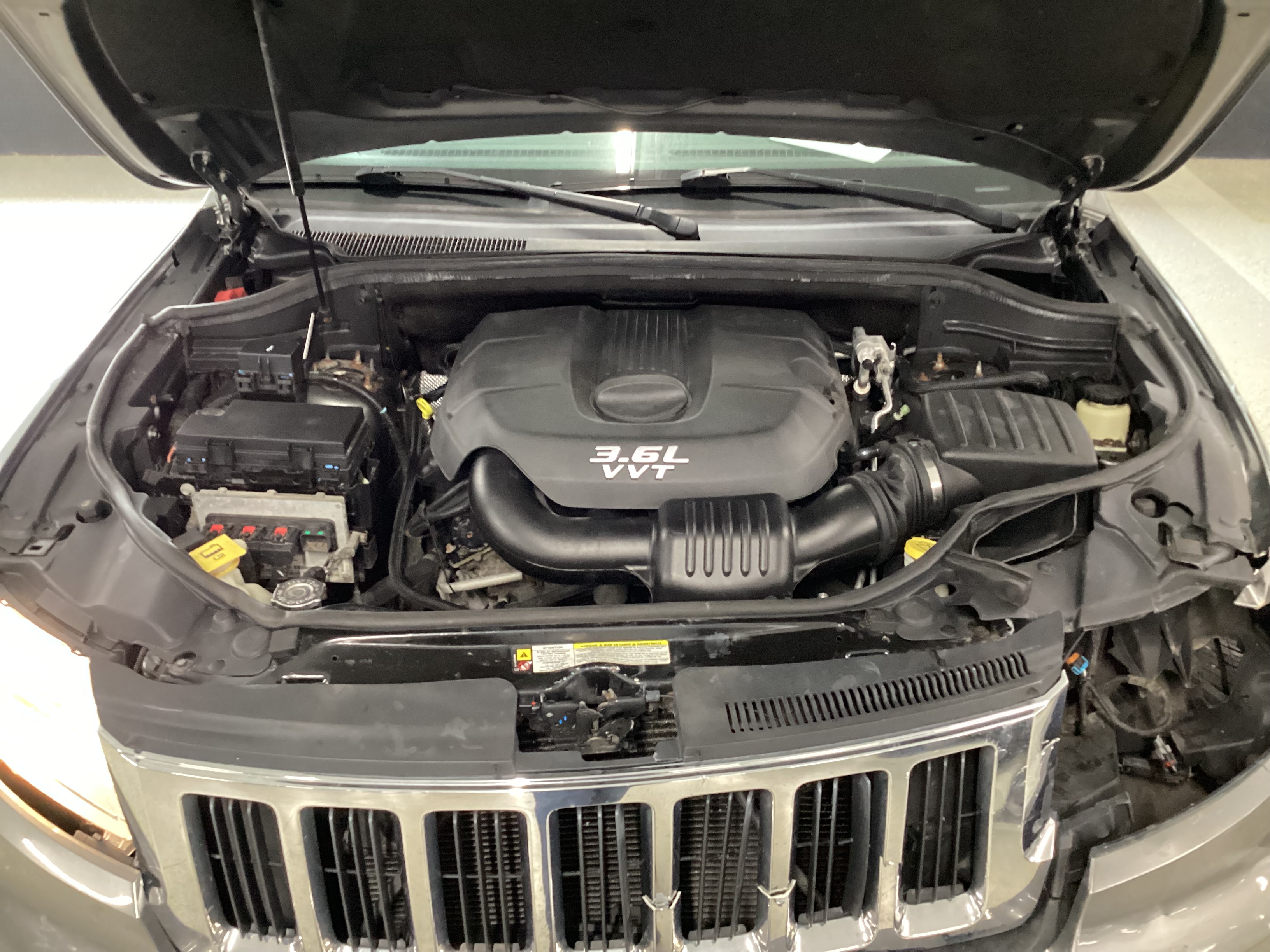 2012 JEEP Grand Cherokee Laredo 4WD - Image 15