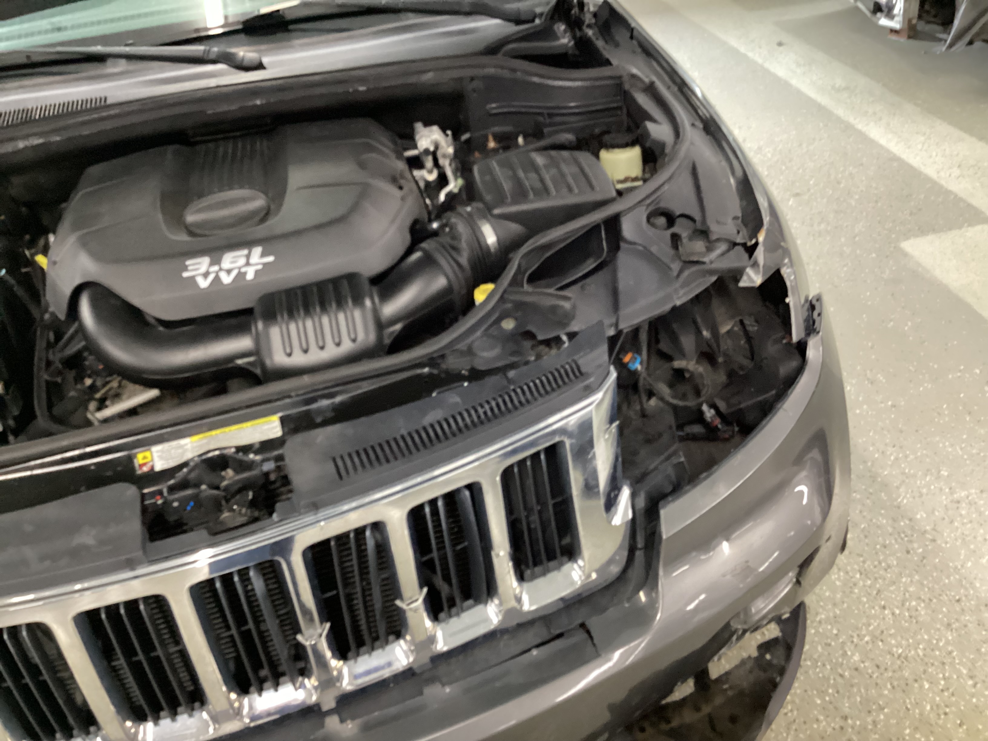 2012 JEEP Grand Cherokee Laredo 4WD - Image 16