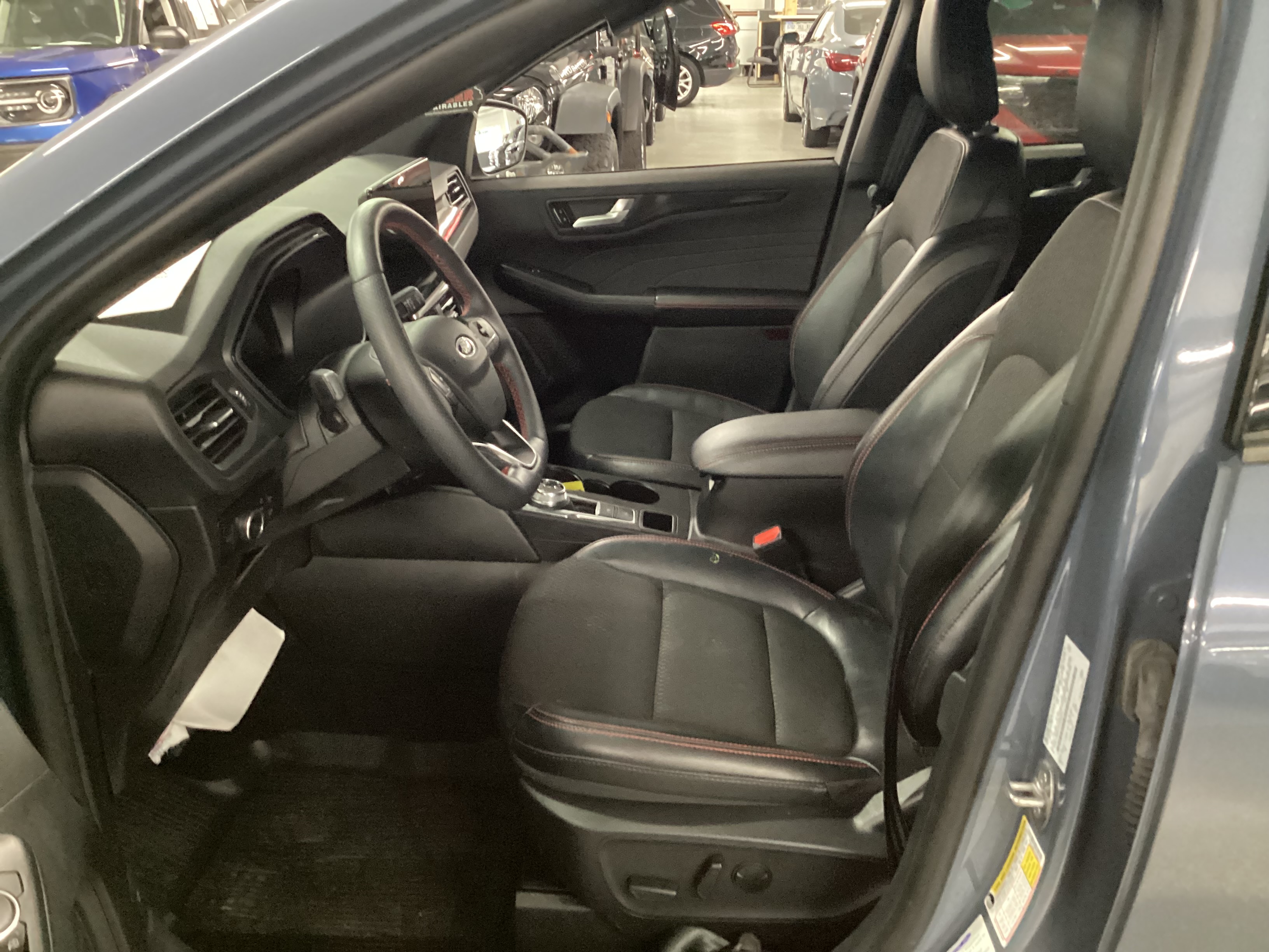 2025 FORD Escape ST Line AWD - Image 10