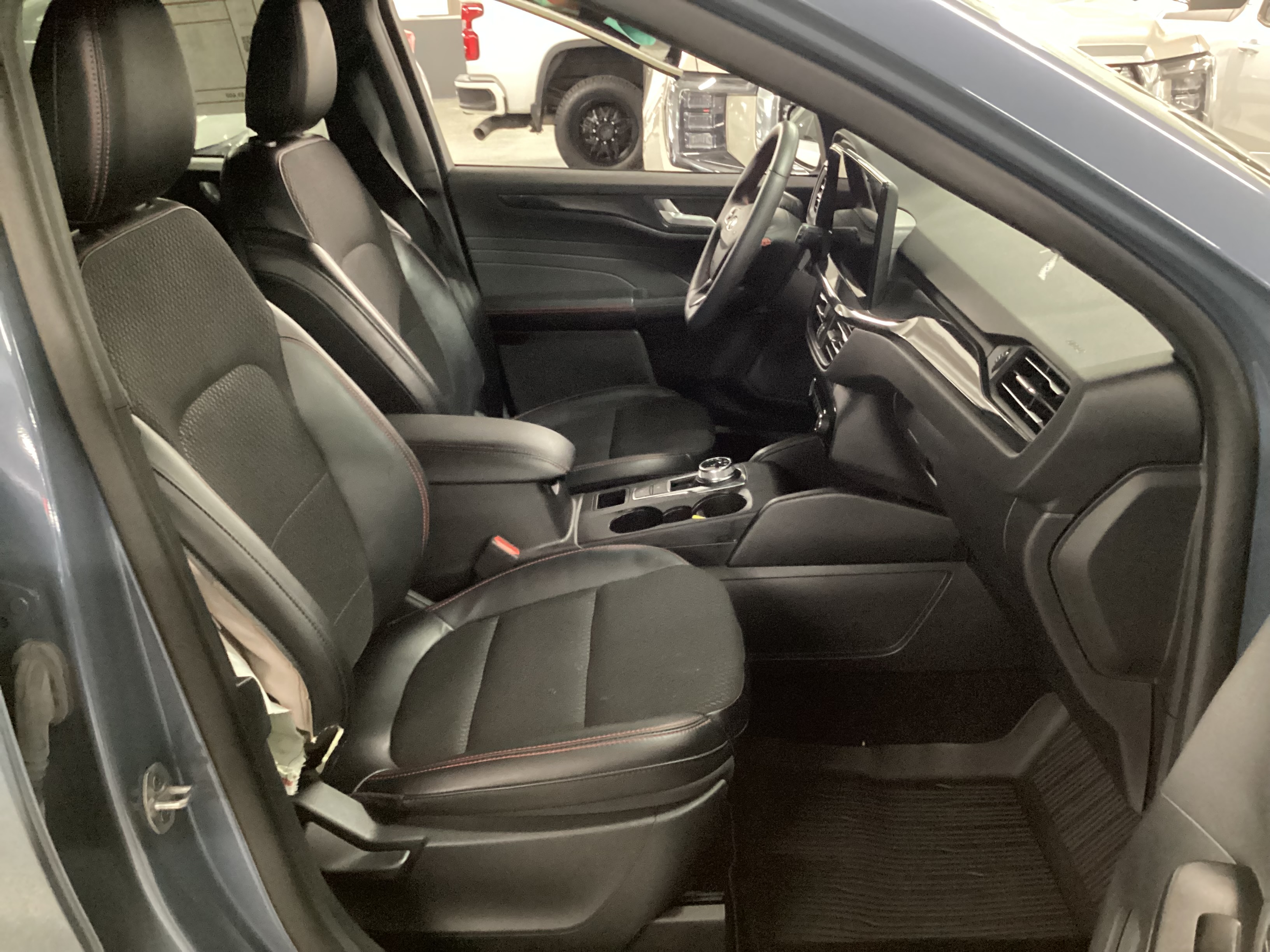 2025 FORD Escape ST Line AWD - Image 13