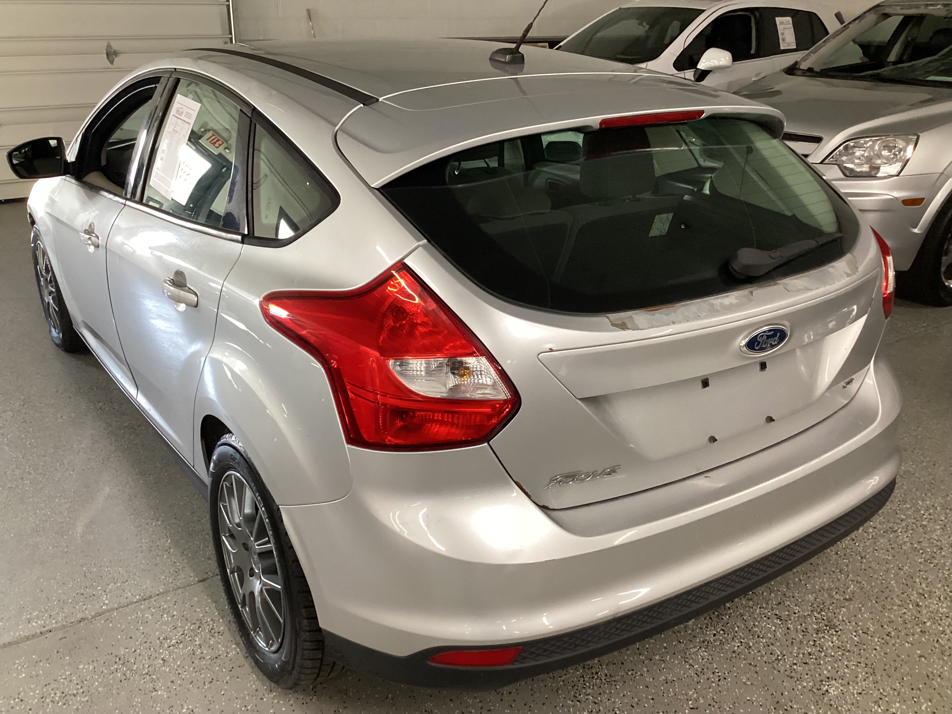 2012 FORD Focus SE - Image 2