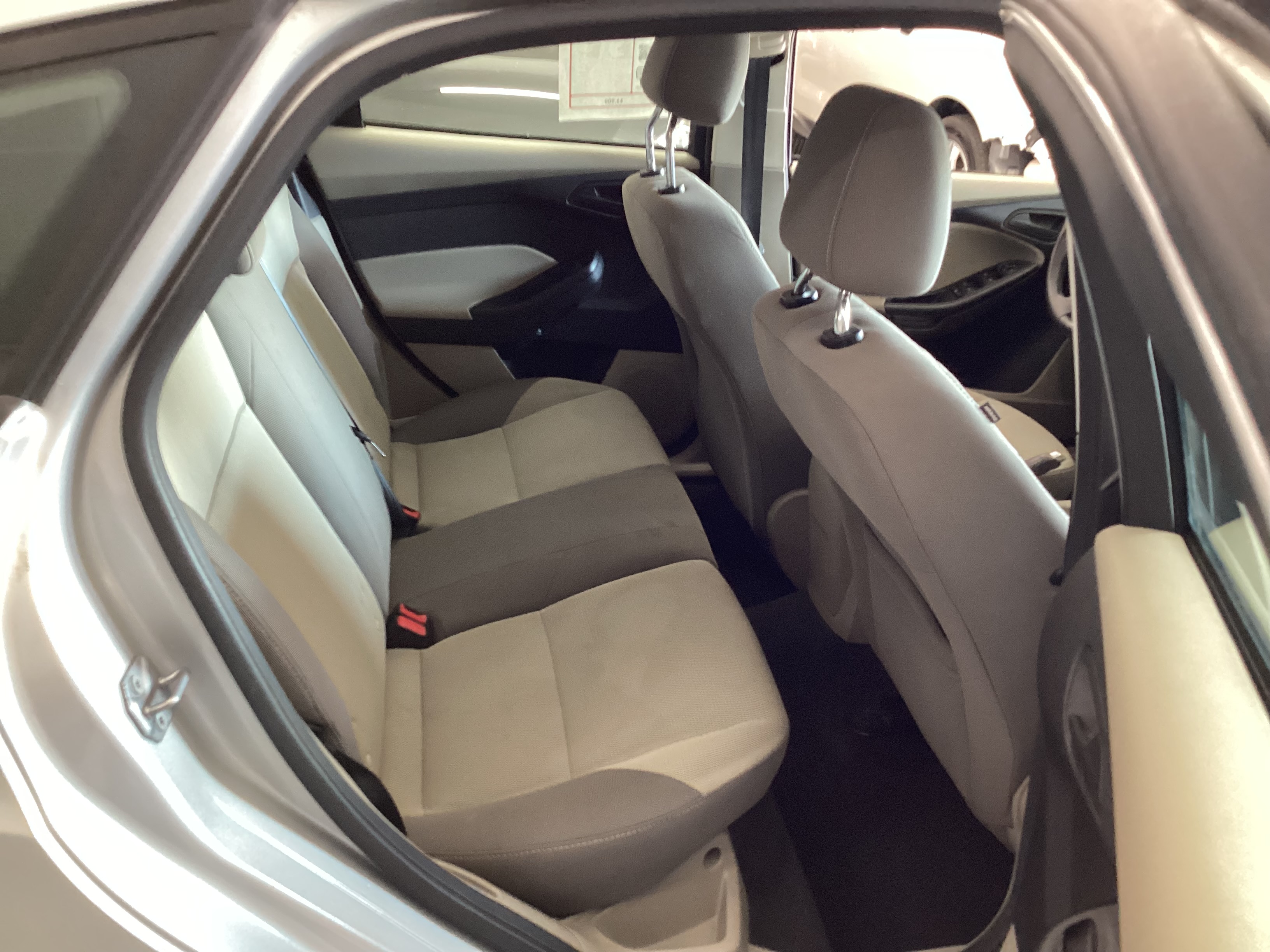 2012 FORD Focus SE - Image 11