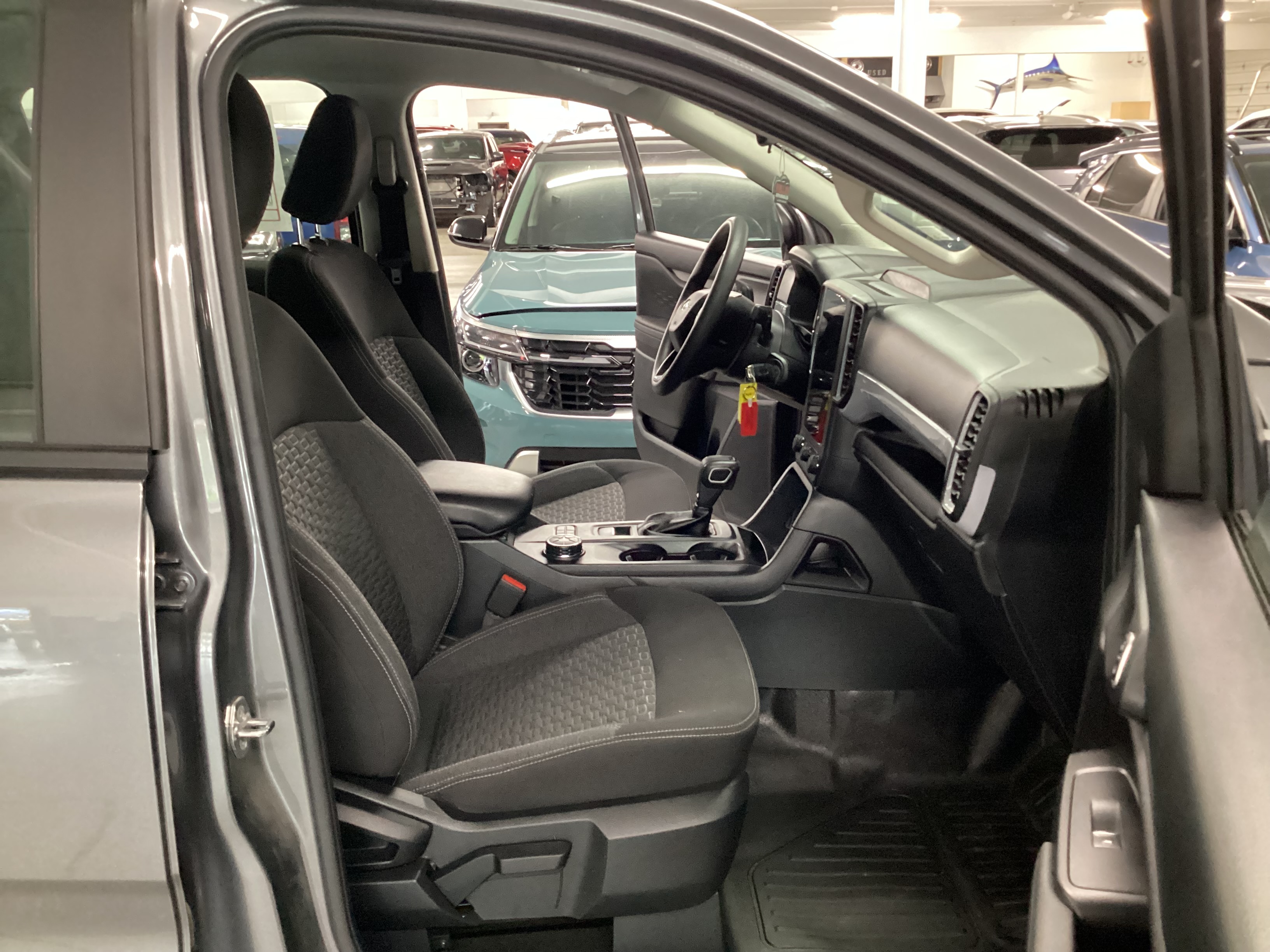 2025 FORD Ranger SuperCrew 4WD XL - Image 13