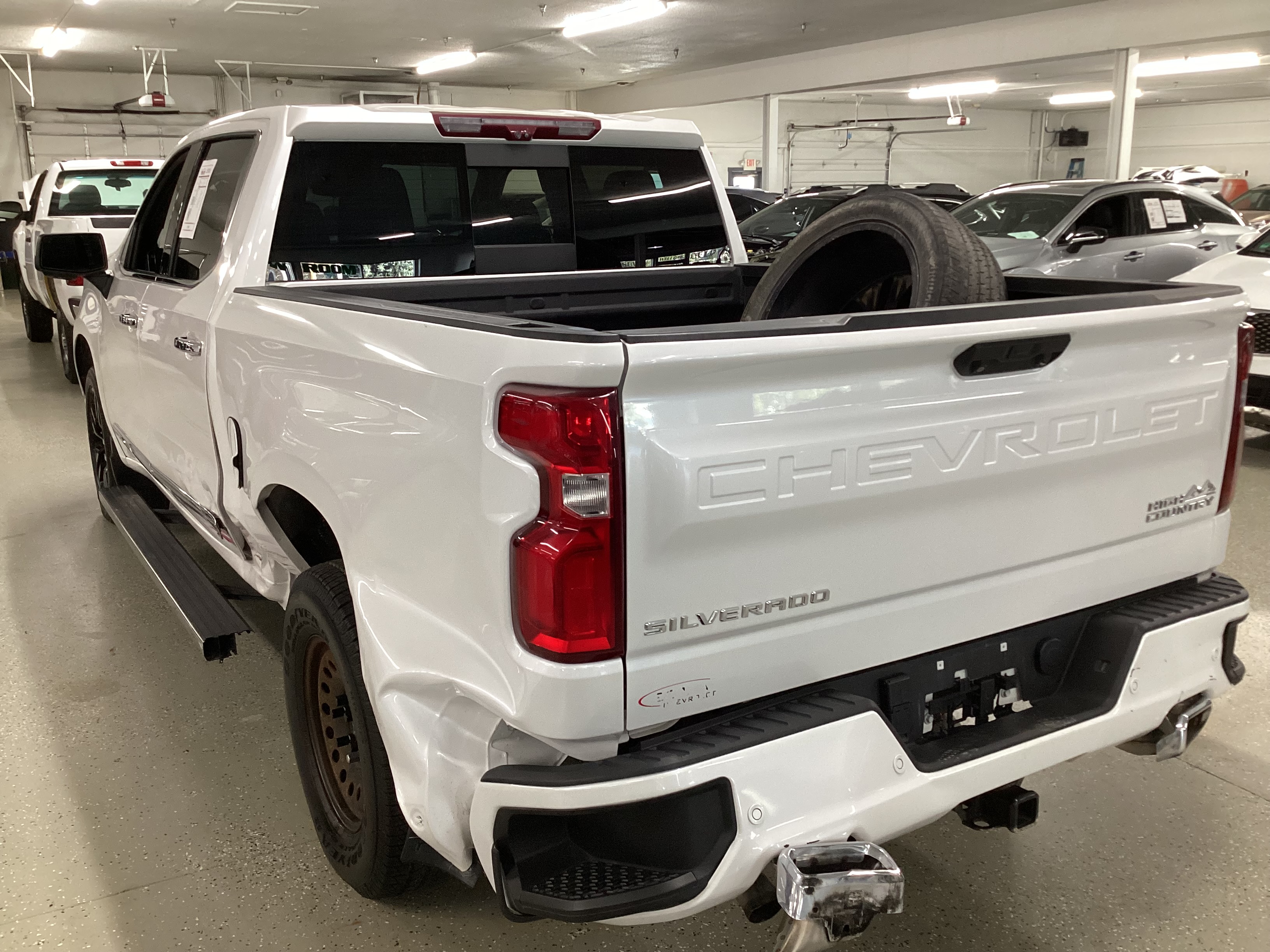 2023 CHEVROLET Silverado 4WD High Country Crew Cab - Image 2