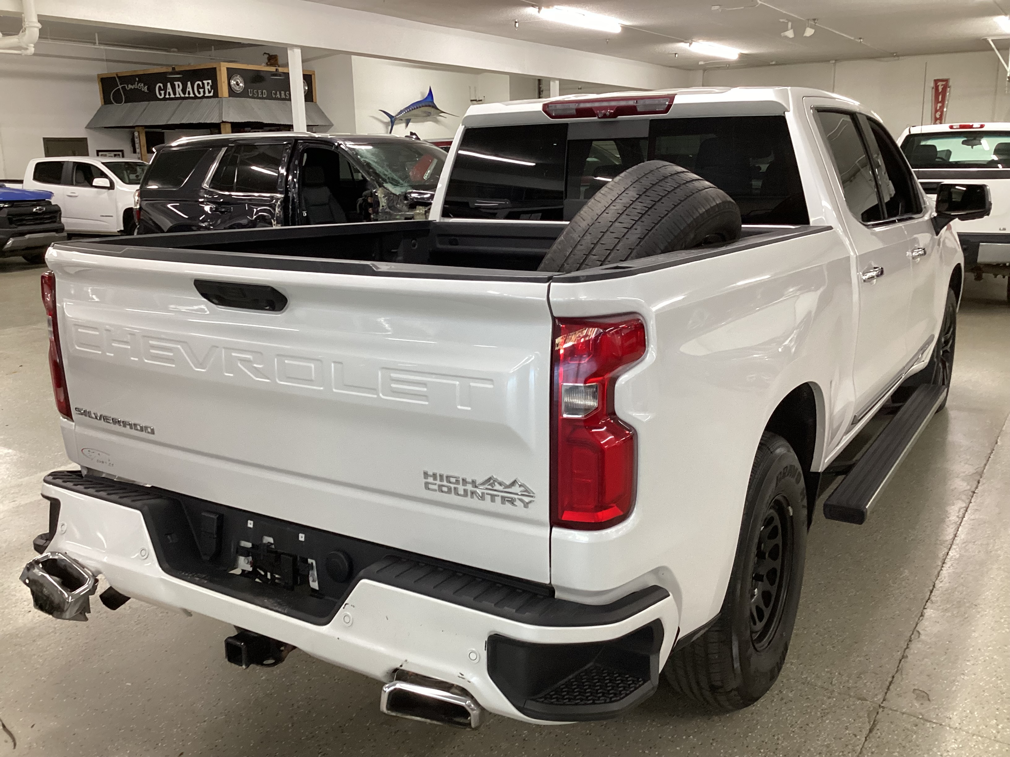 2023 CHEVROLET Silverado 4WD High Country Crew Cab - Image 3