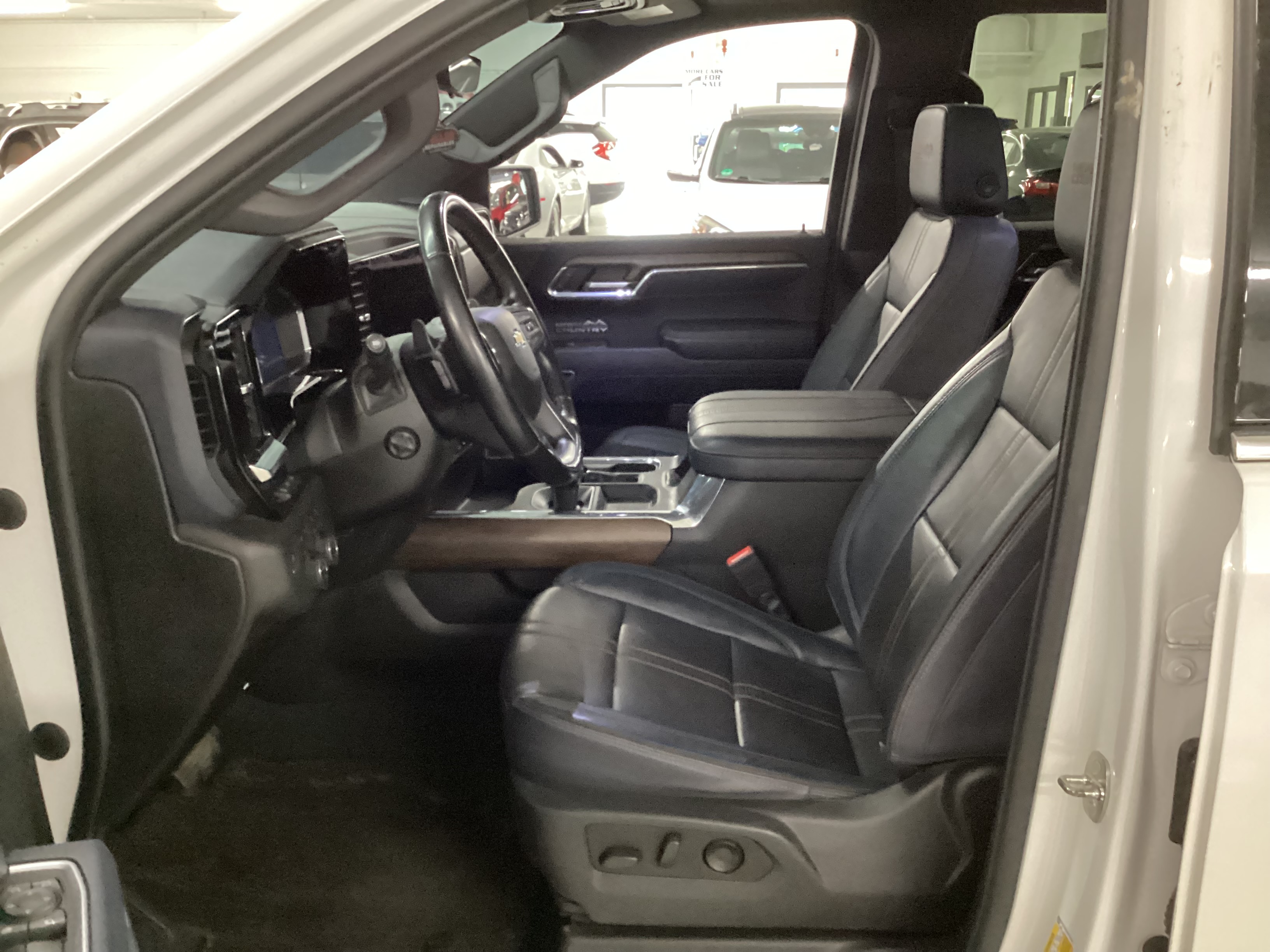 2023 CHEVROLET Silverado 4WD High Country Crew Cab - Image 5