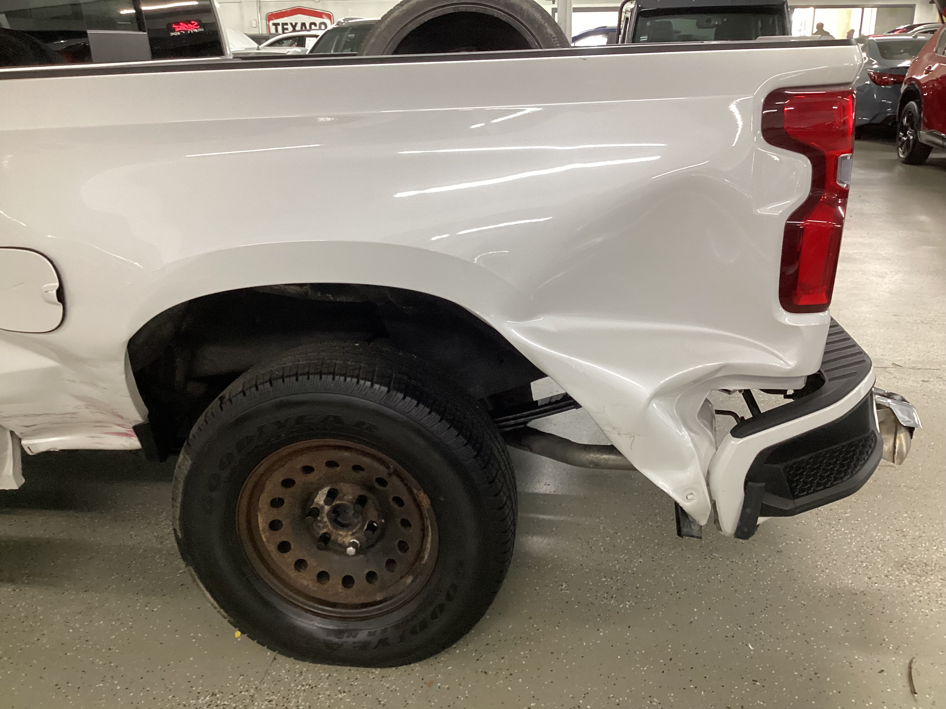 2023 CHEVROLET Silverado 4WD High Country Crew Cab - Image 10